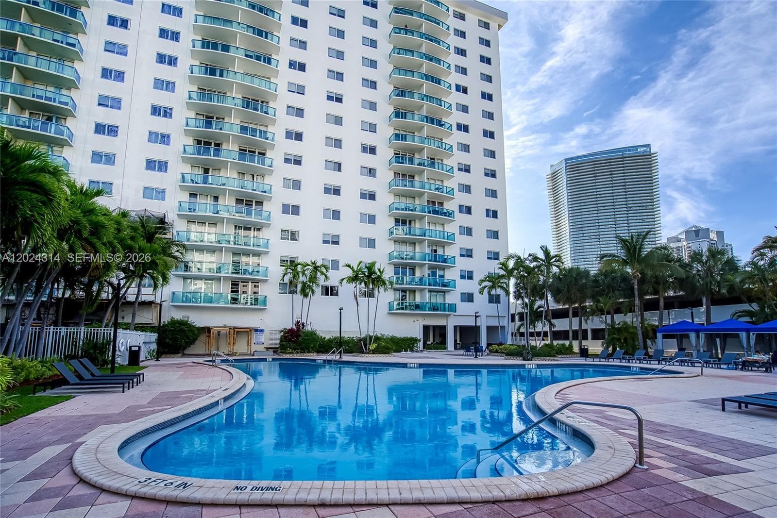 19370 Collins Ave 520 photo 14