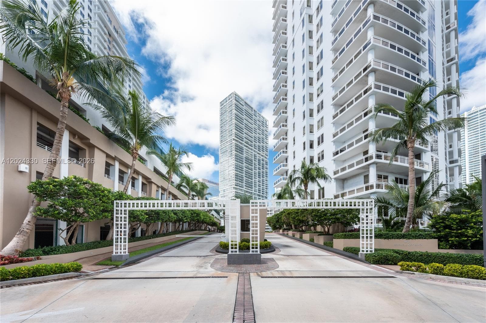901 Brickell Key Blvd 2006 photo 2