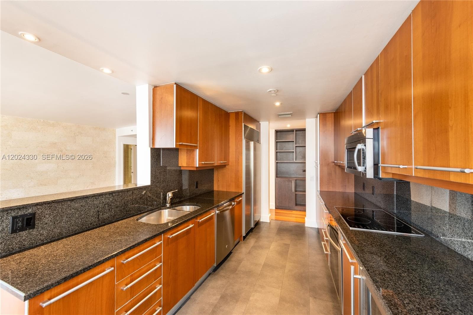 901 Brickell Key Blvd 2006 photo 15