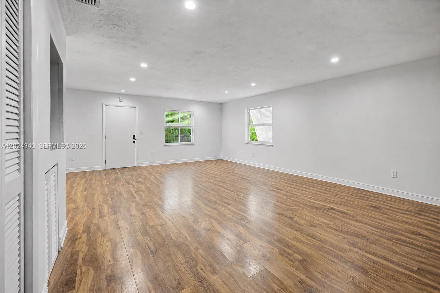 6815 Edgewater Dr 201 photo 2