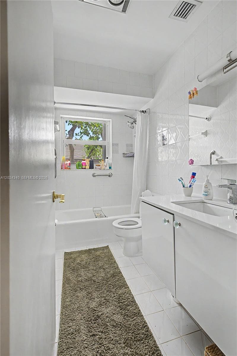 6815 Edgewater Dr 201 photo 12