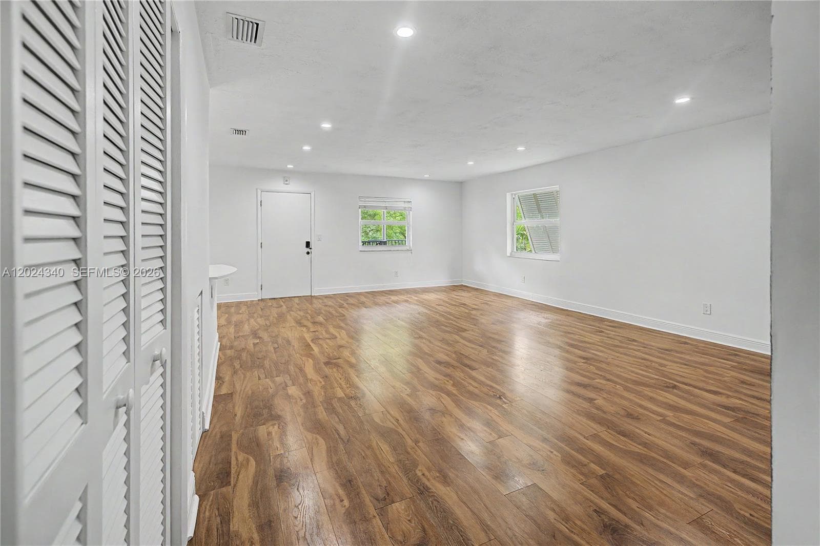6815 Edgewater Dr 201 photo 3