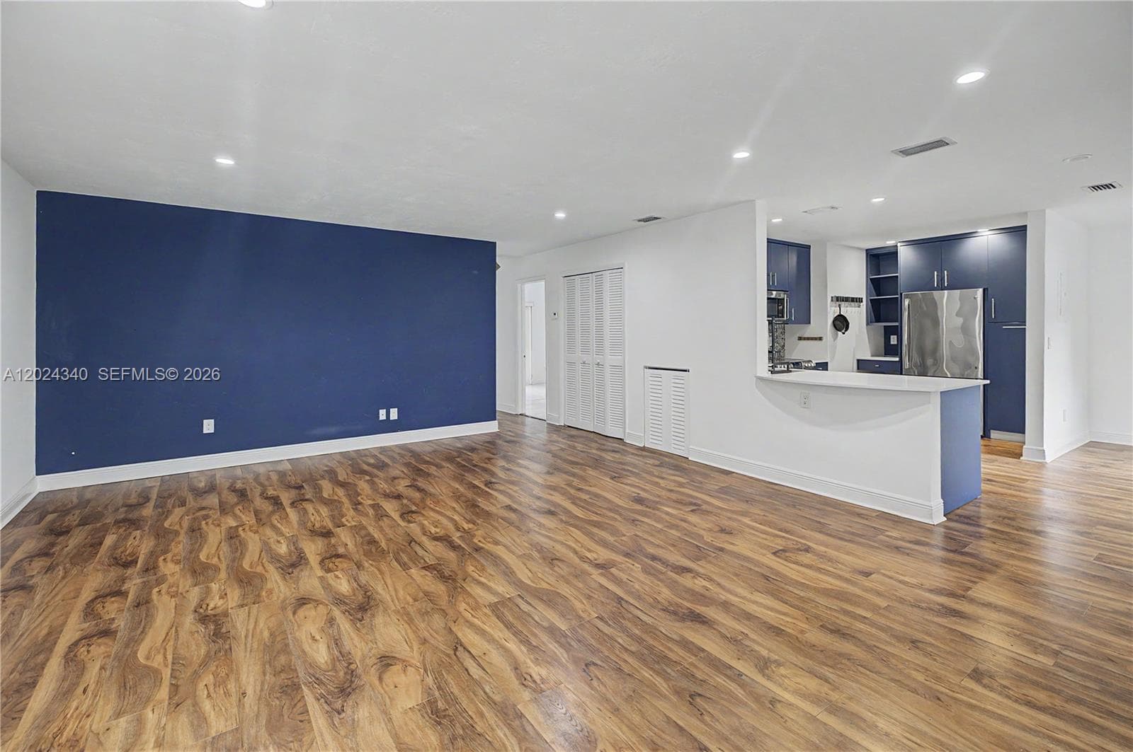 6815 Edgewater Dr 201 photo 1