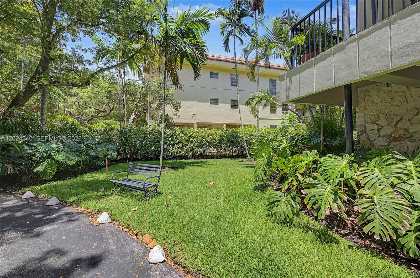 6815 Edgewater Dr 201 photo 24