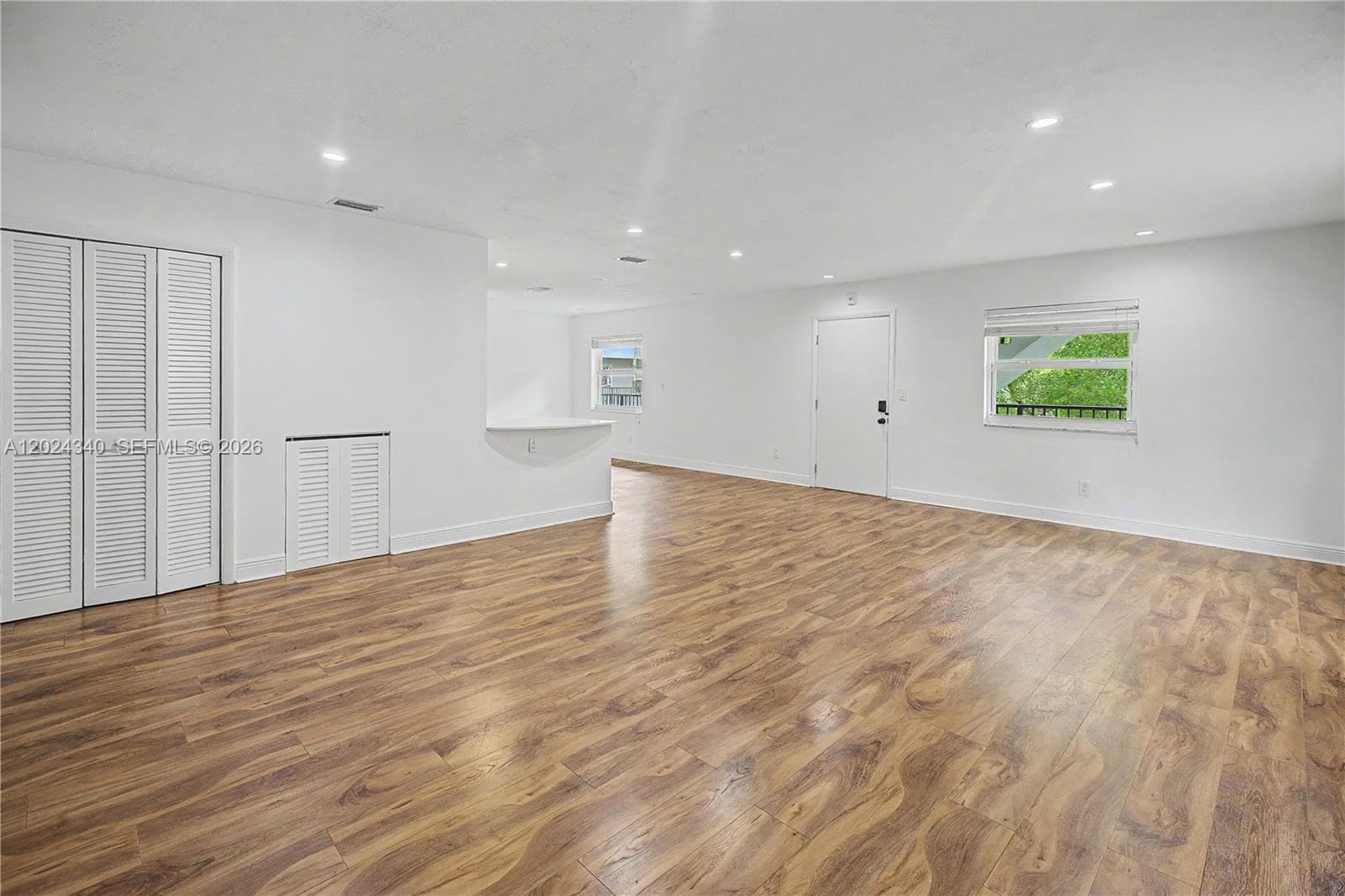 6815 Edgewater Dr 201 photo 4