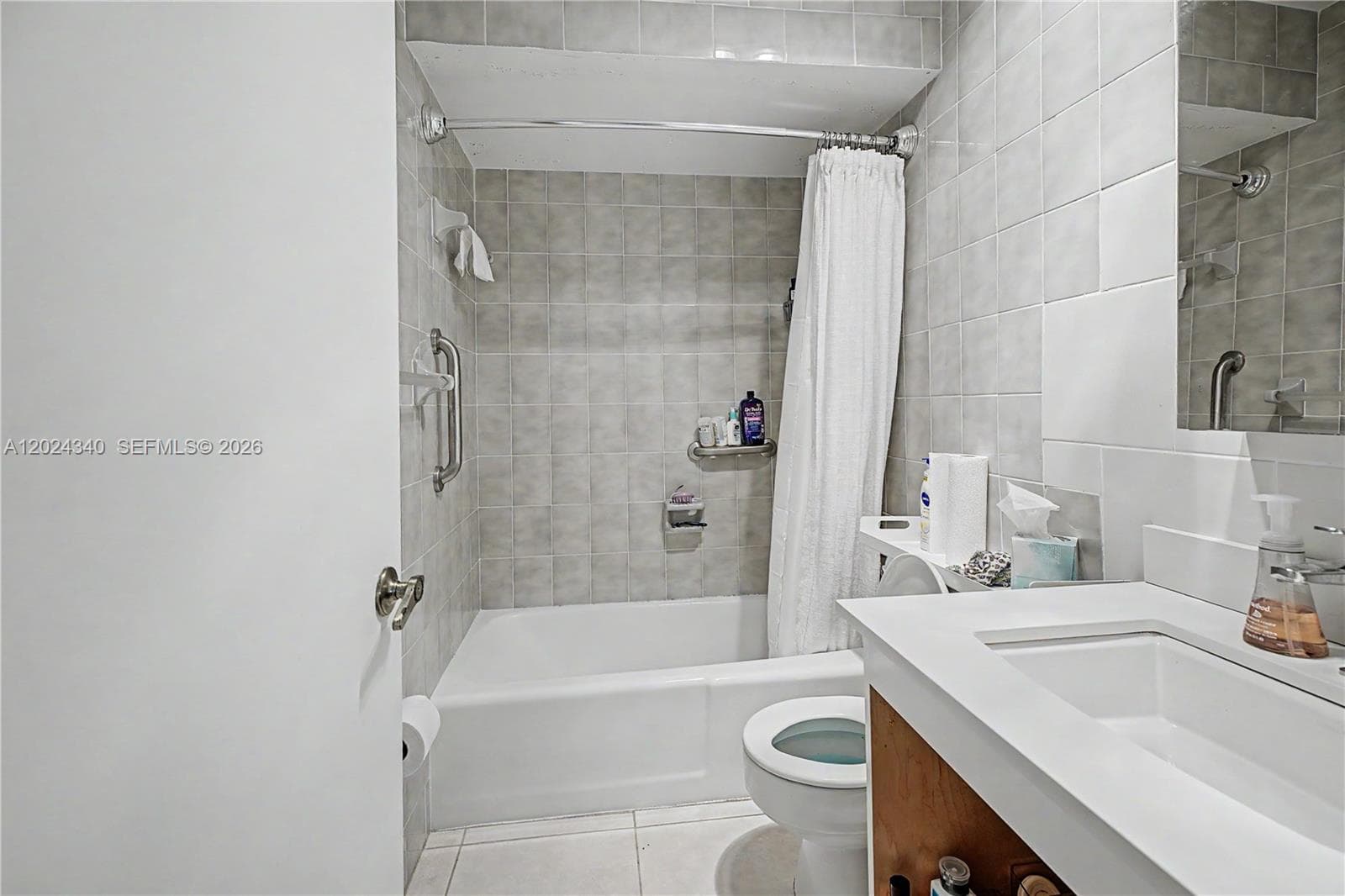 6815 Edgewater Dr 201 photo 8