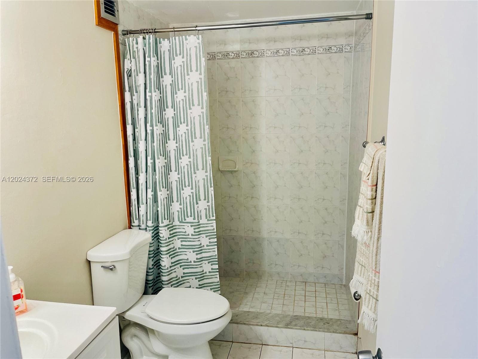 400 Kings Point Dr 829 photo 13