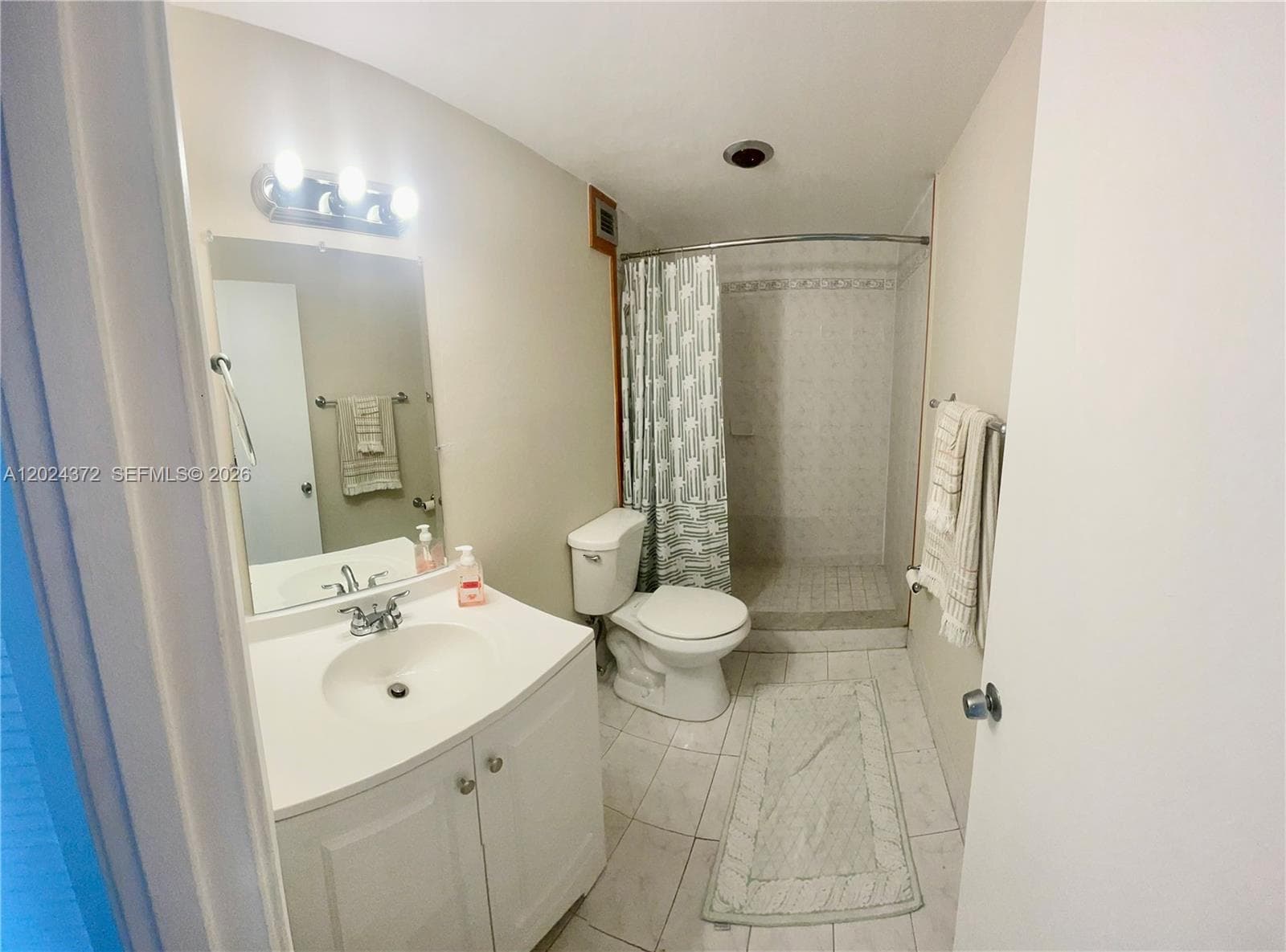 400 Kings Point Dr 829 photo 14