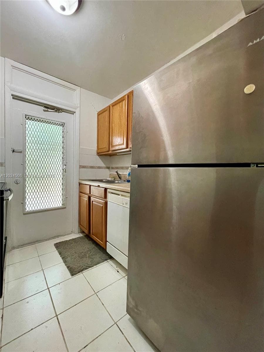 1670 Bay Rd 2B photo 6