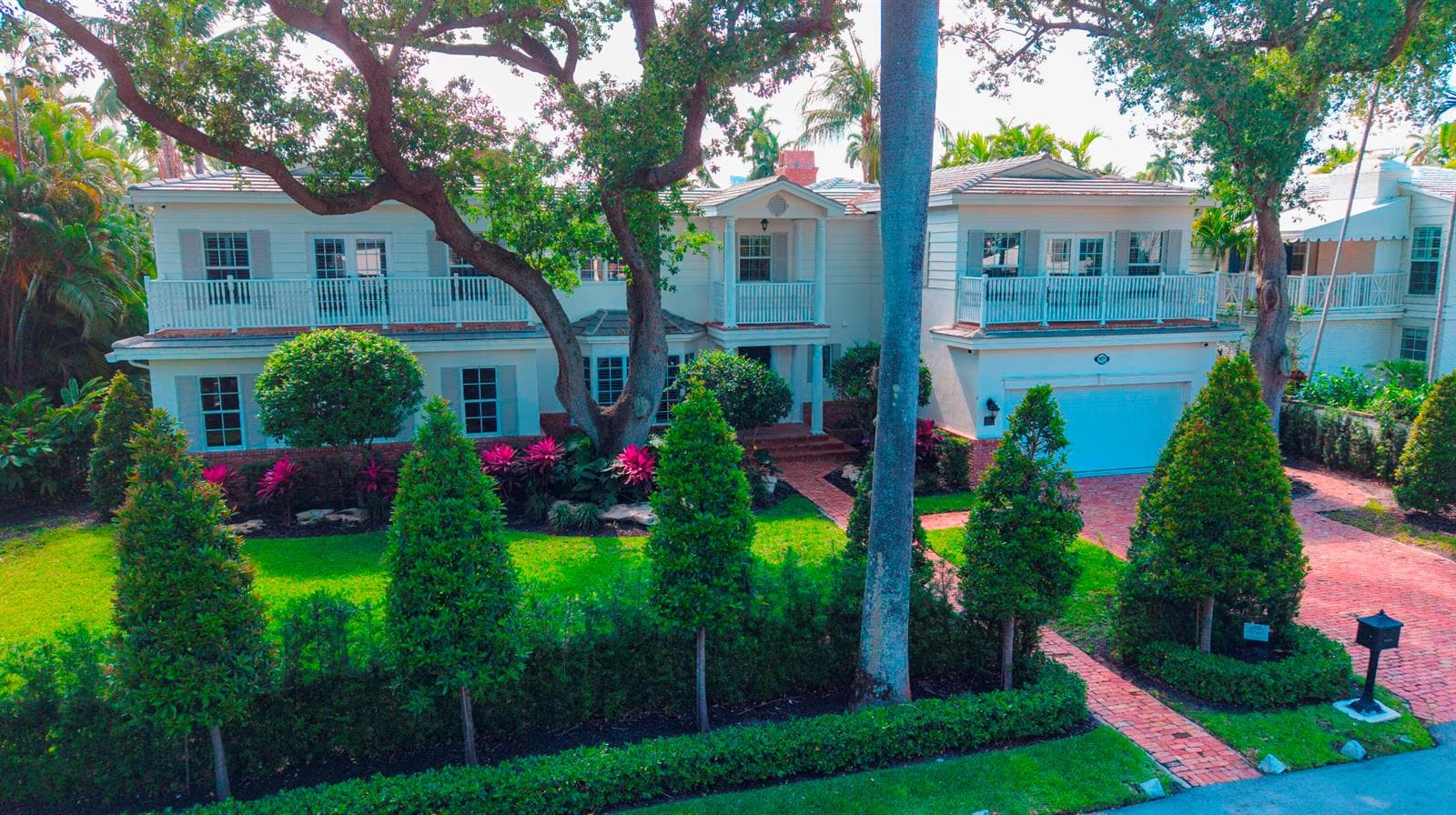 609 Coral Way photo 3