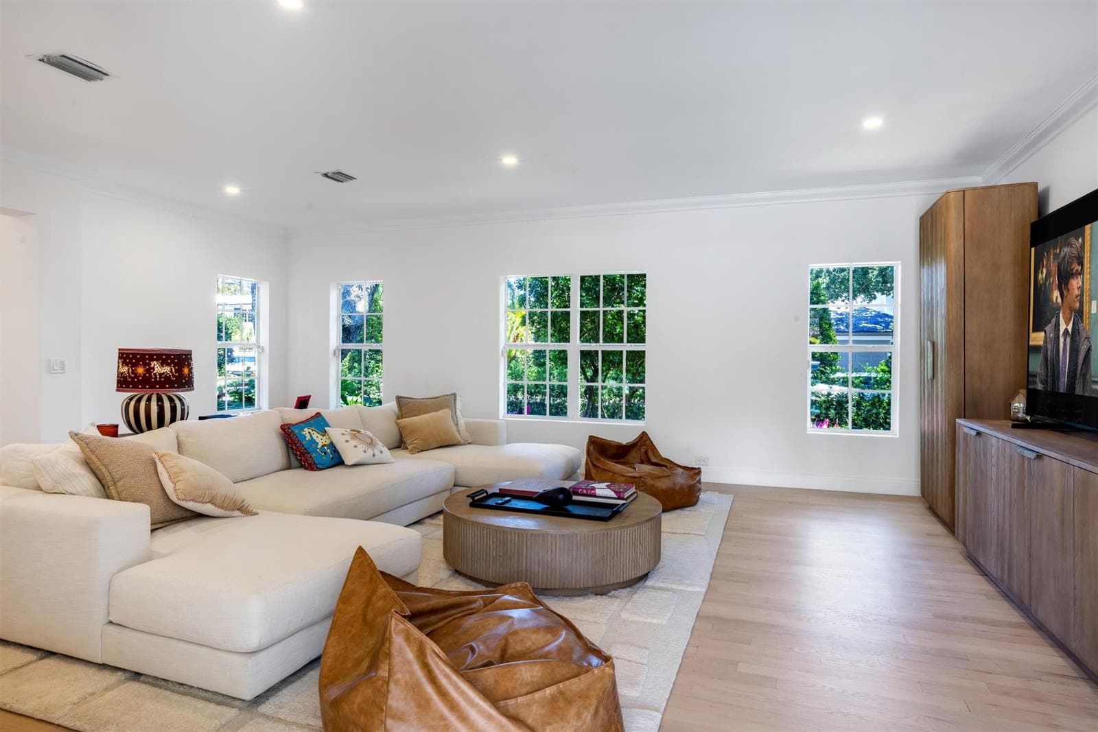 609 Coral Way photo 20