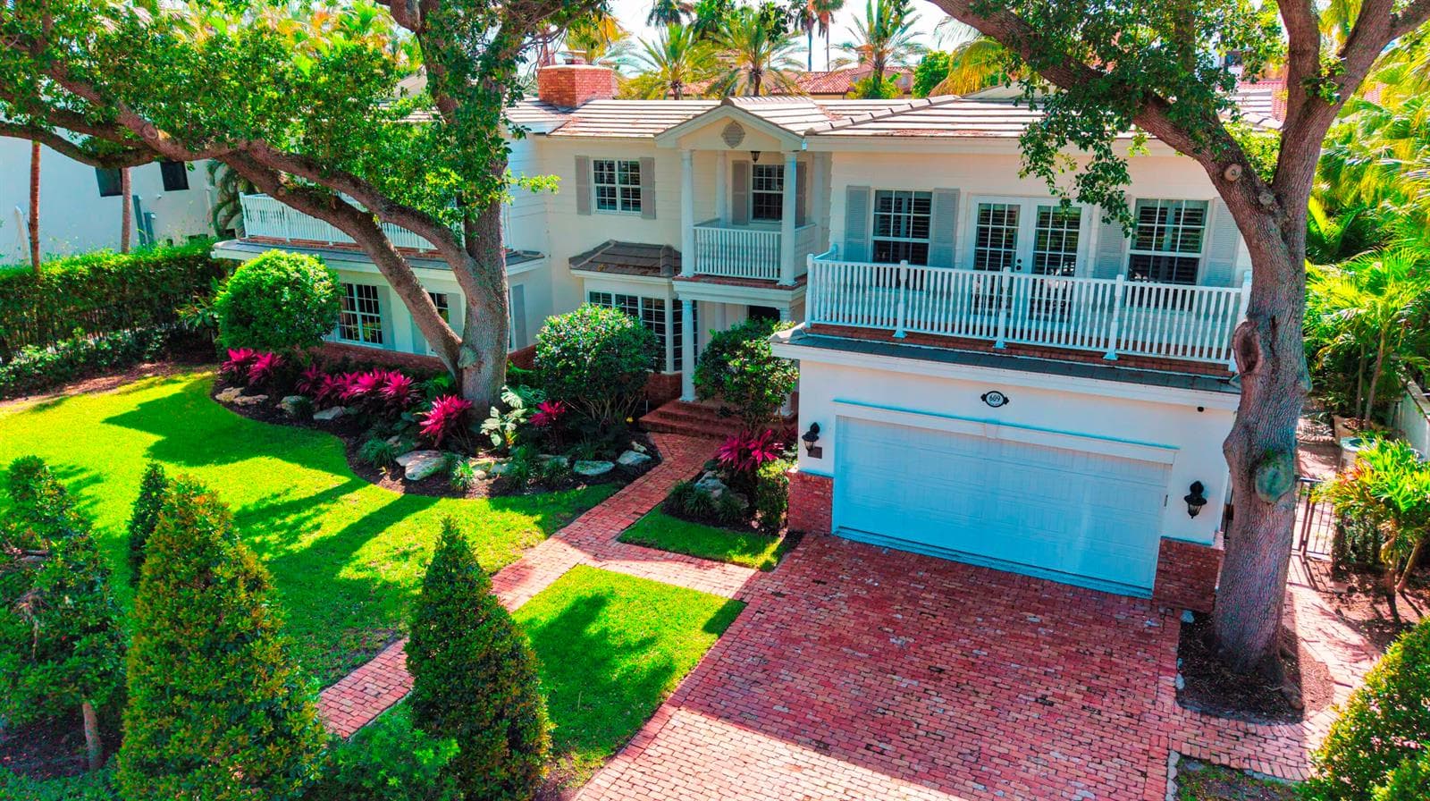 609 Coral Way photo 4