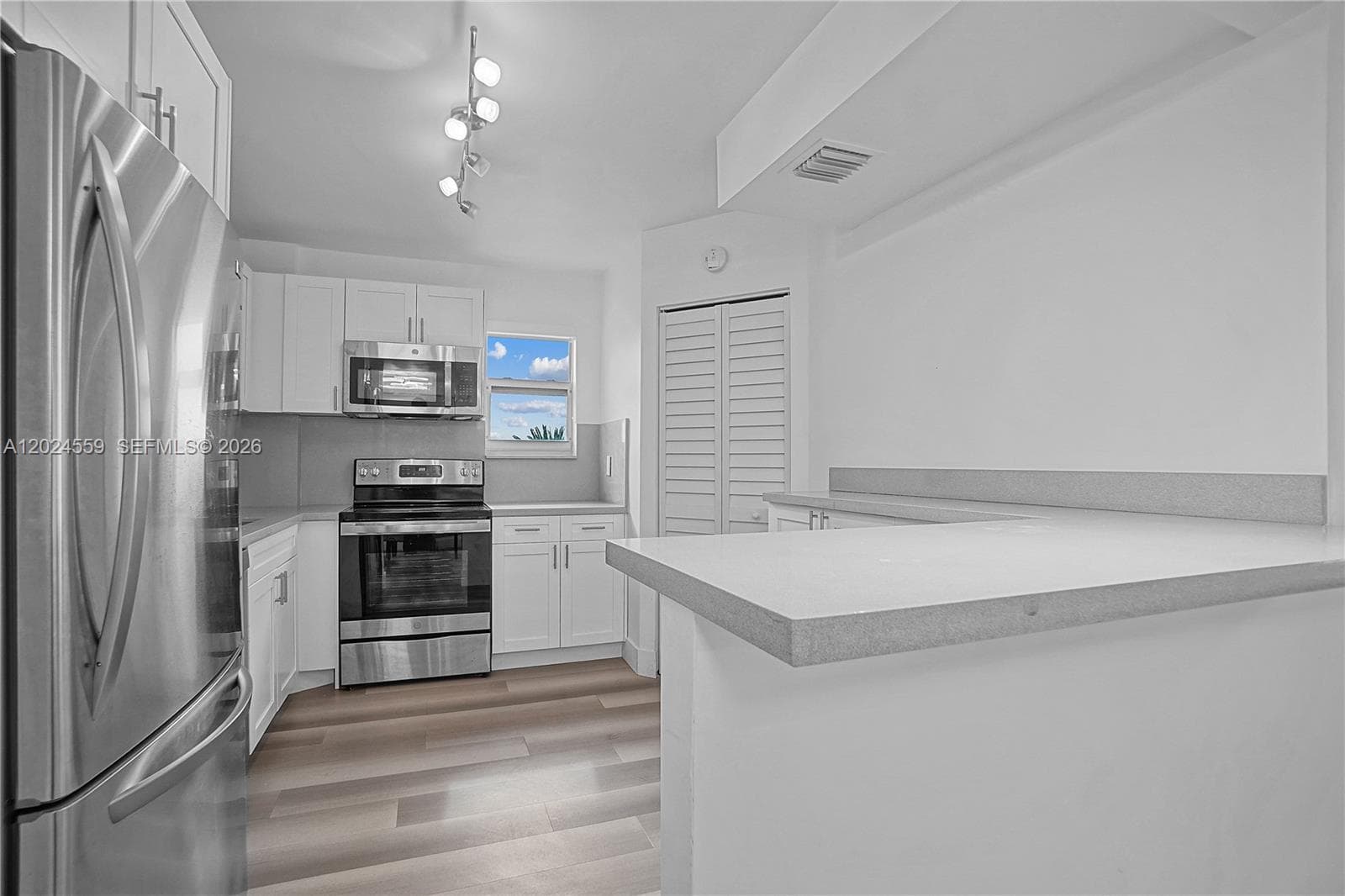 9273 Collins Ave 309 photo 3