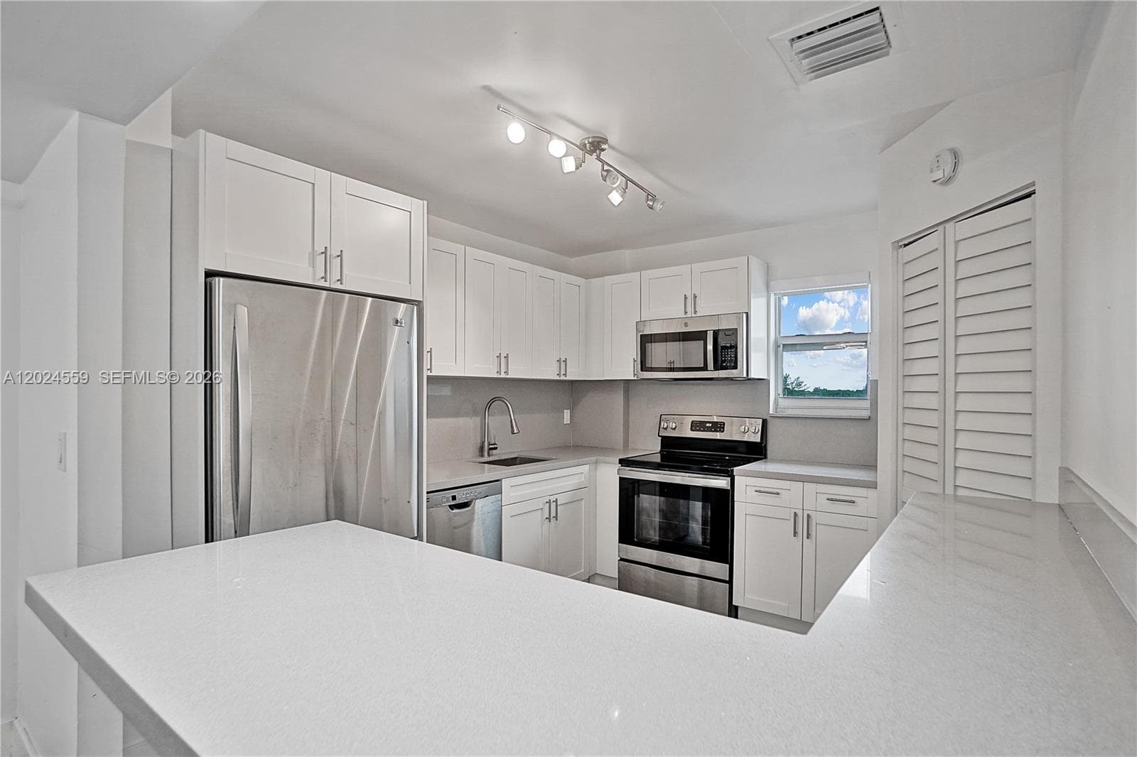 9273 Collins Ave 309 photo 5