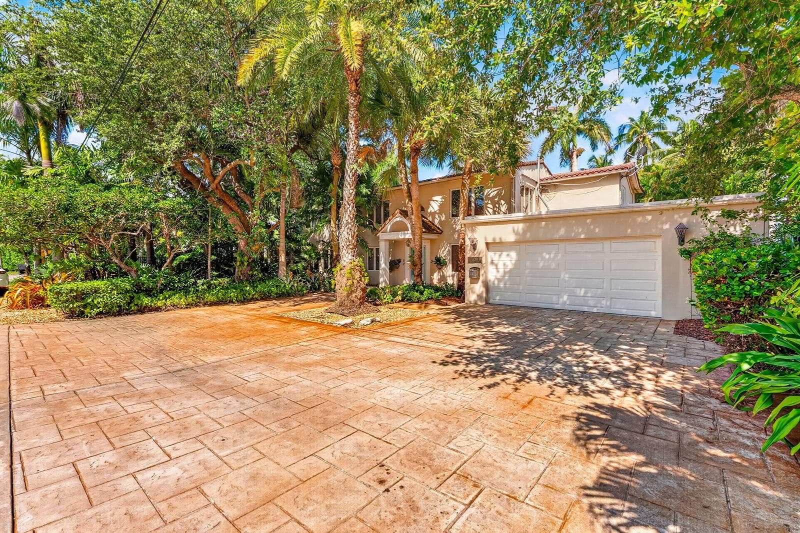 829 Coconut Drive photo 4