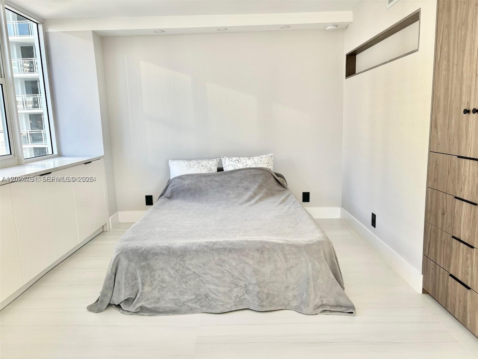 2030 Ocean Dr 806 photo 16