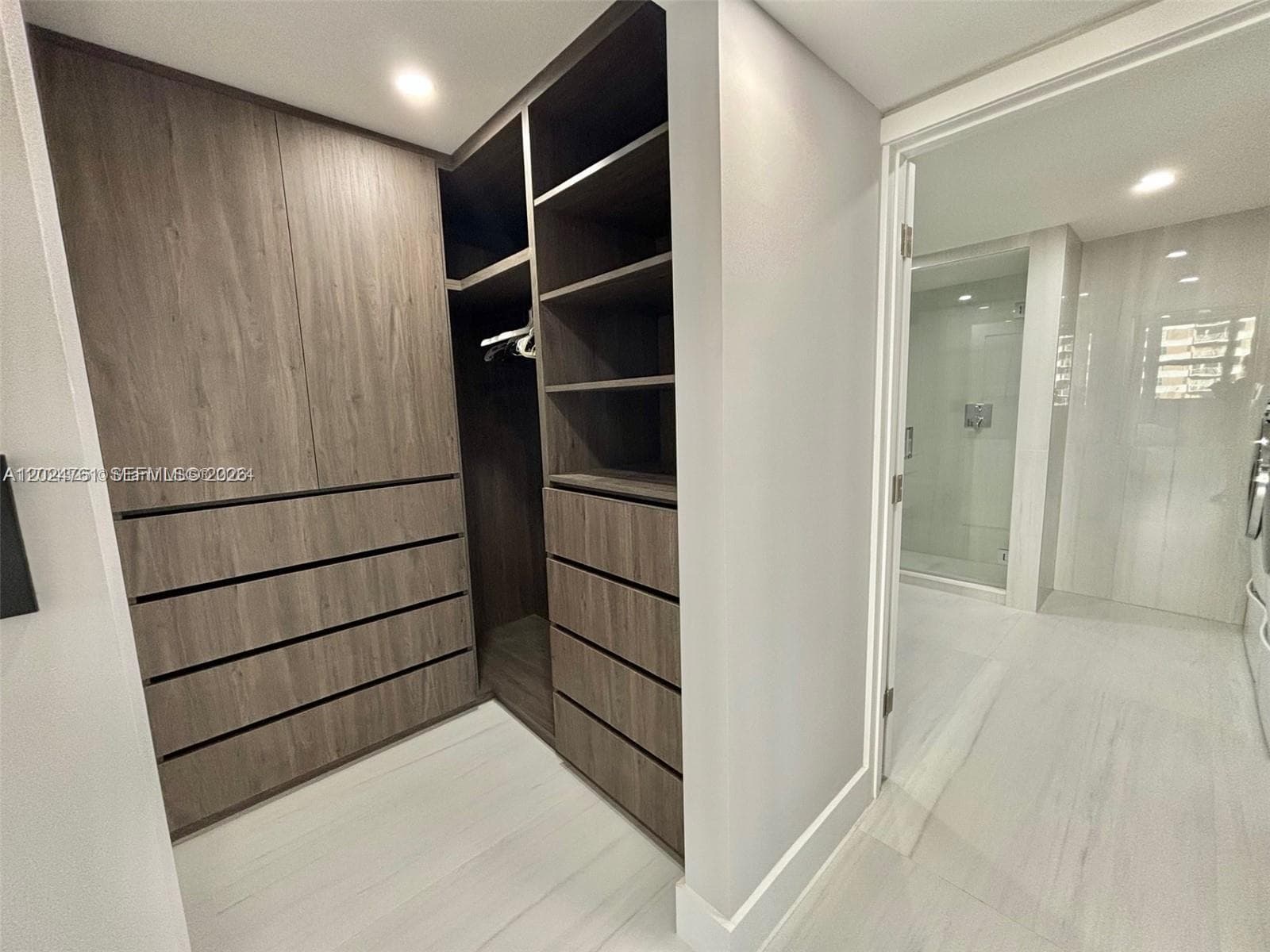 2030 Ocean Dr 806 photo 24