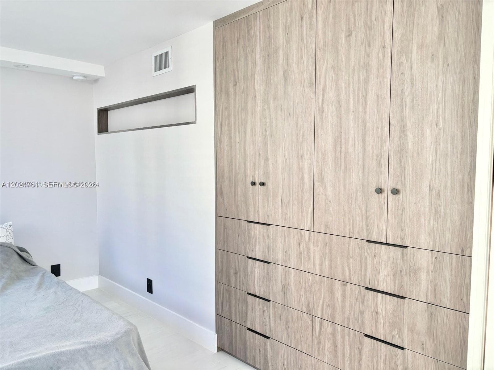 2030 Ocean Dr 806 photo 18