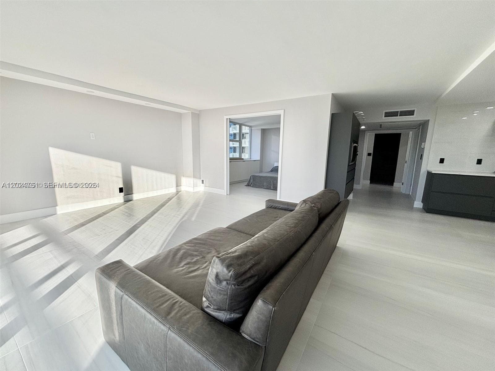 2030 Ocean Dr 806 photo 15