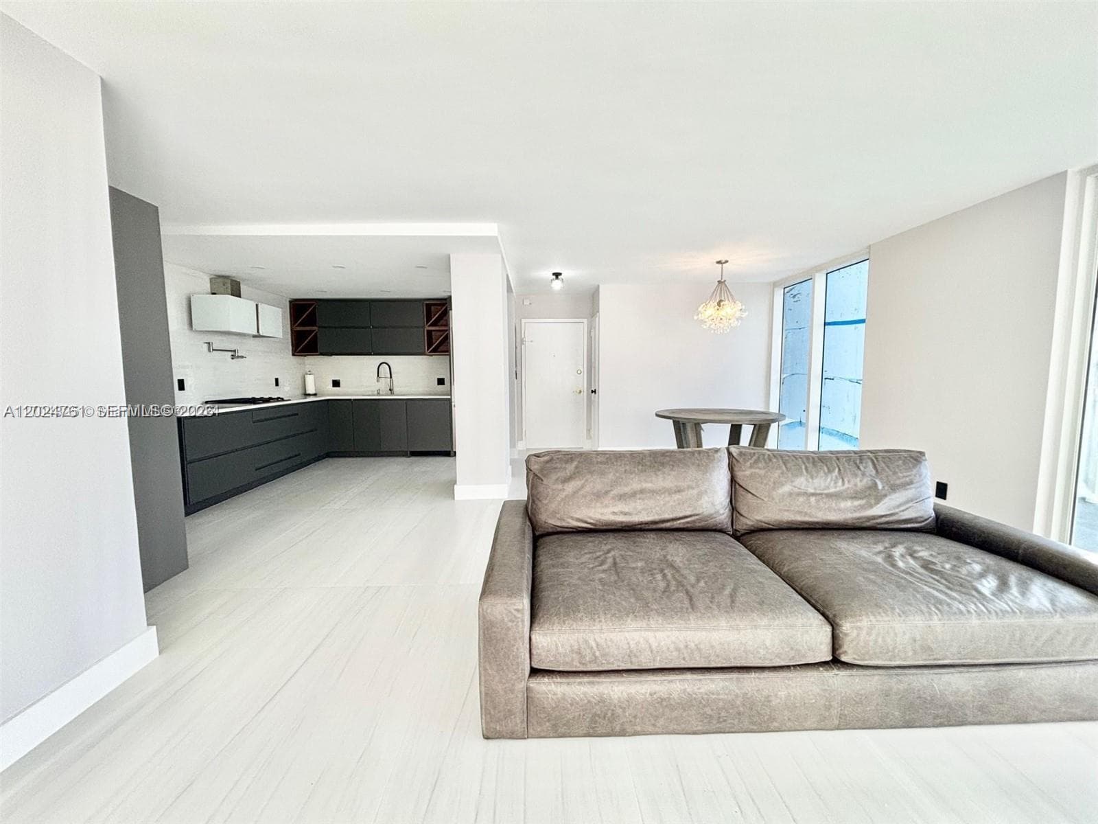2030 Ocean Dr 806 photo 11