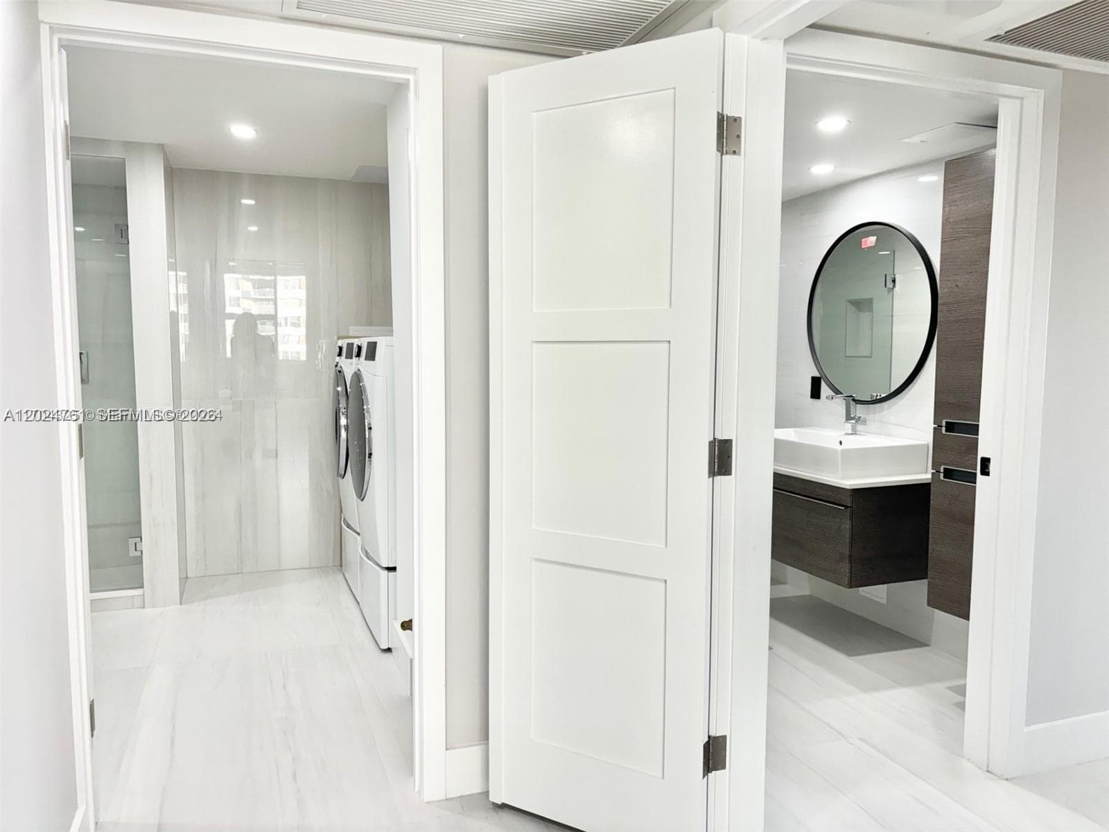 2030 Ocean Dr 806 photo 25