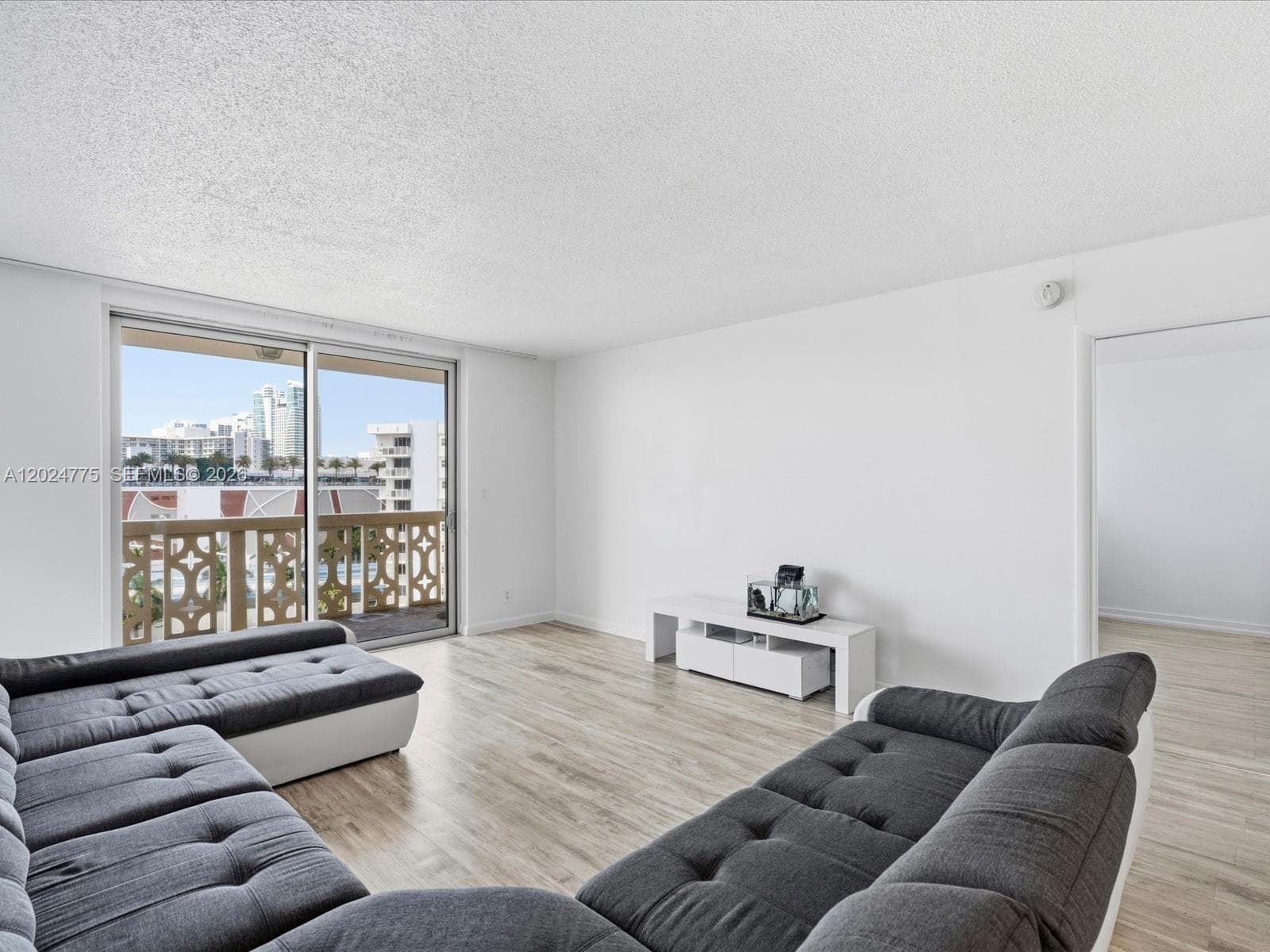 1817 S Ocean Dr 918 photo 6