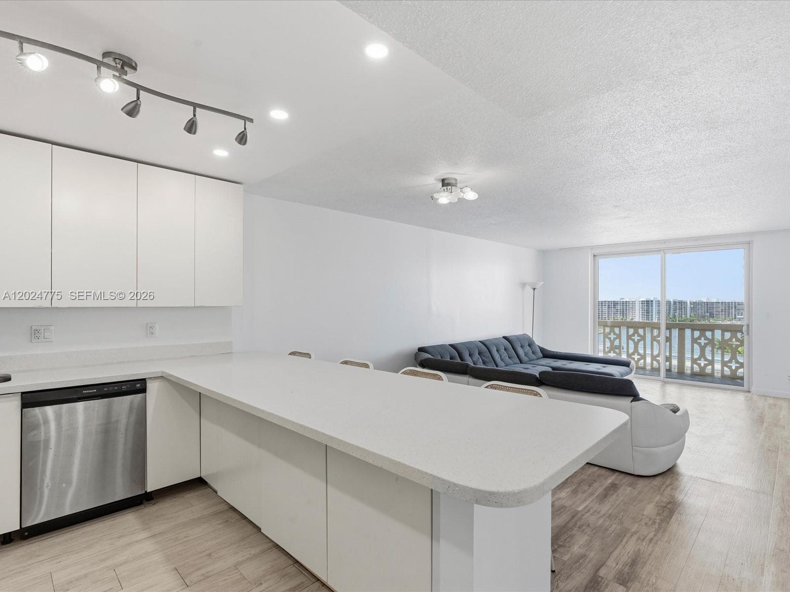1817 S Ocean Dr 918 photo 10