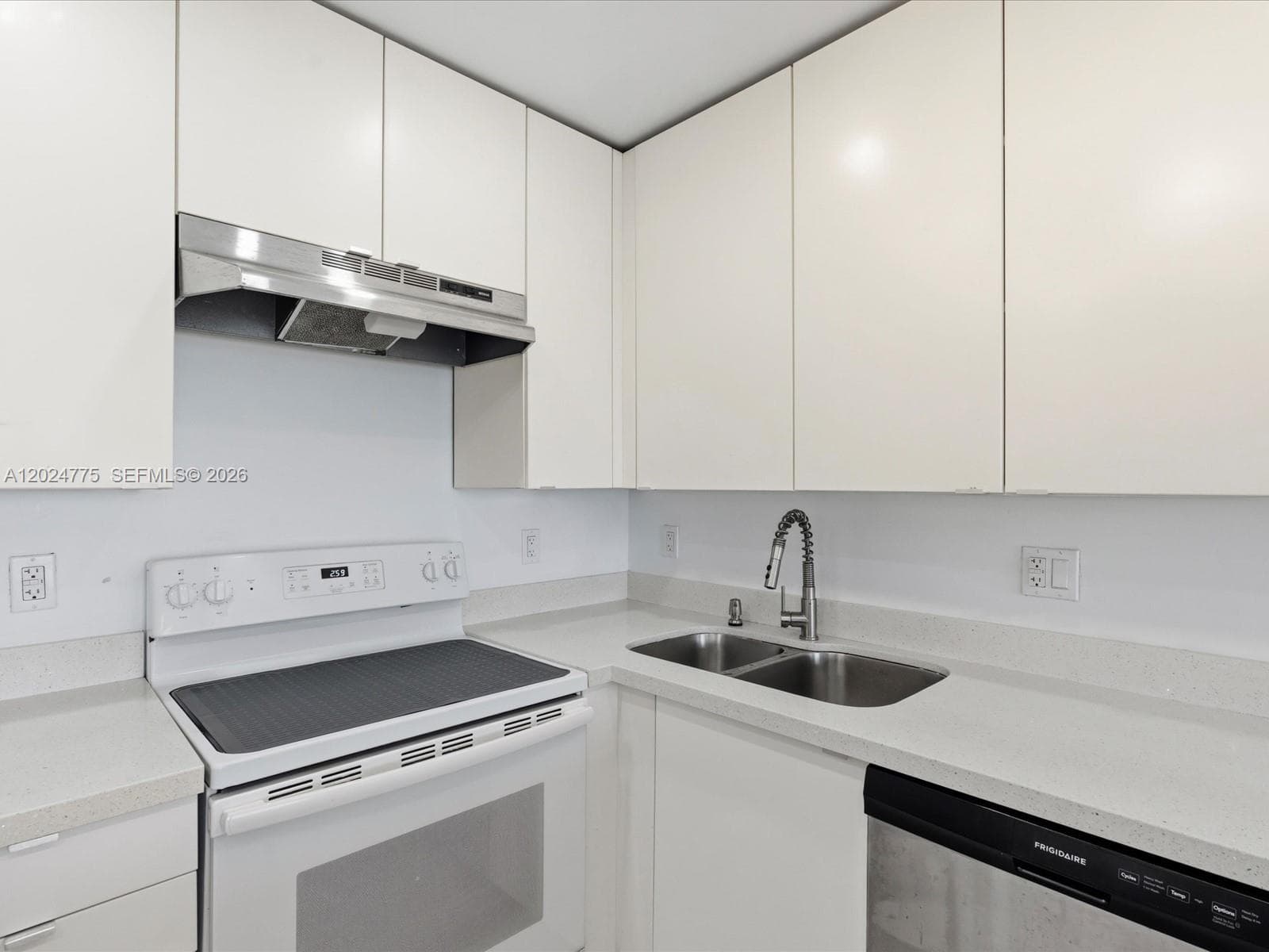 1817 S Ocean Dr 918 photo 11