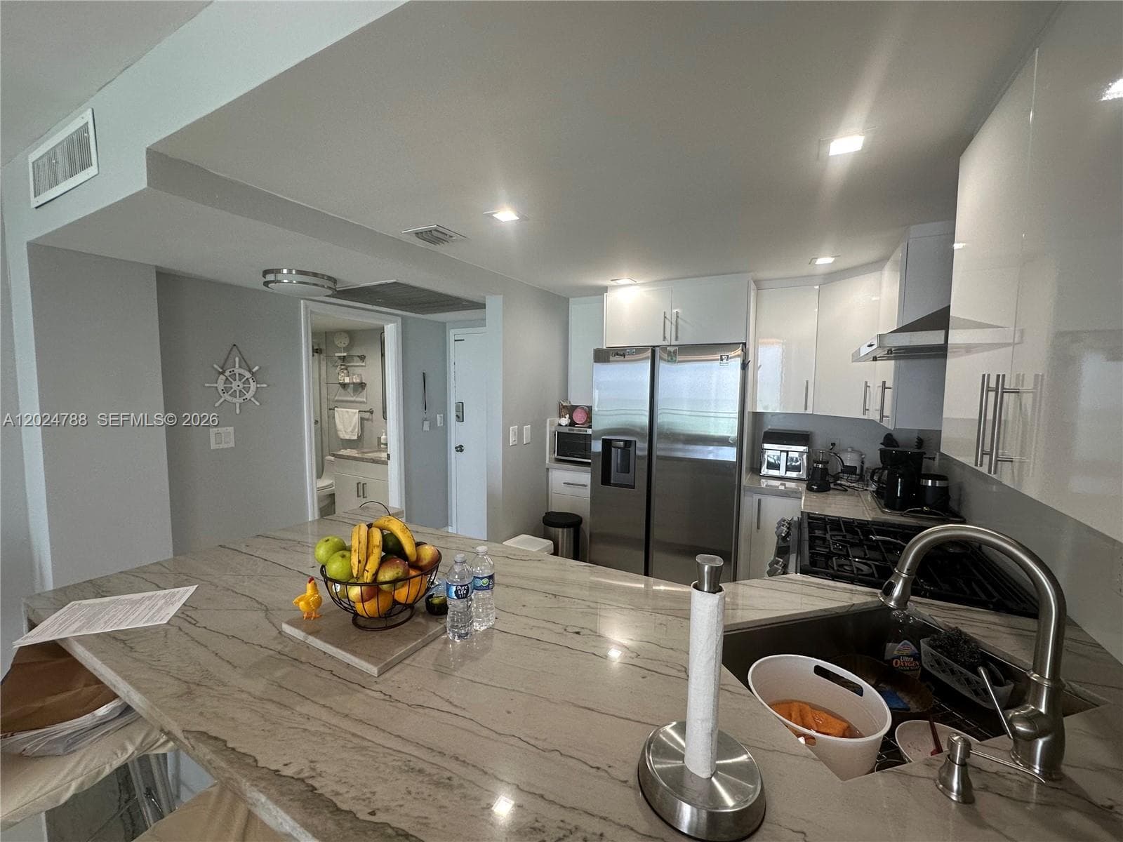 2030 Ocean Dr 916 photo 2