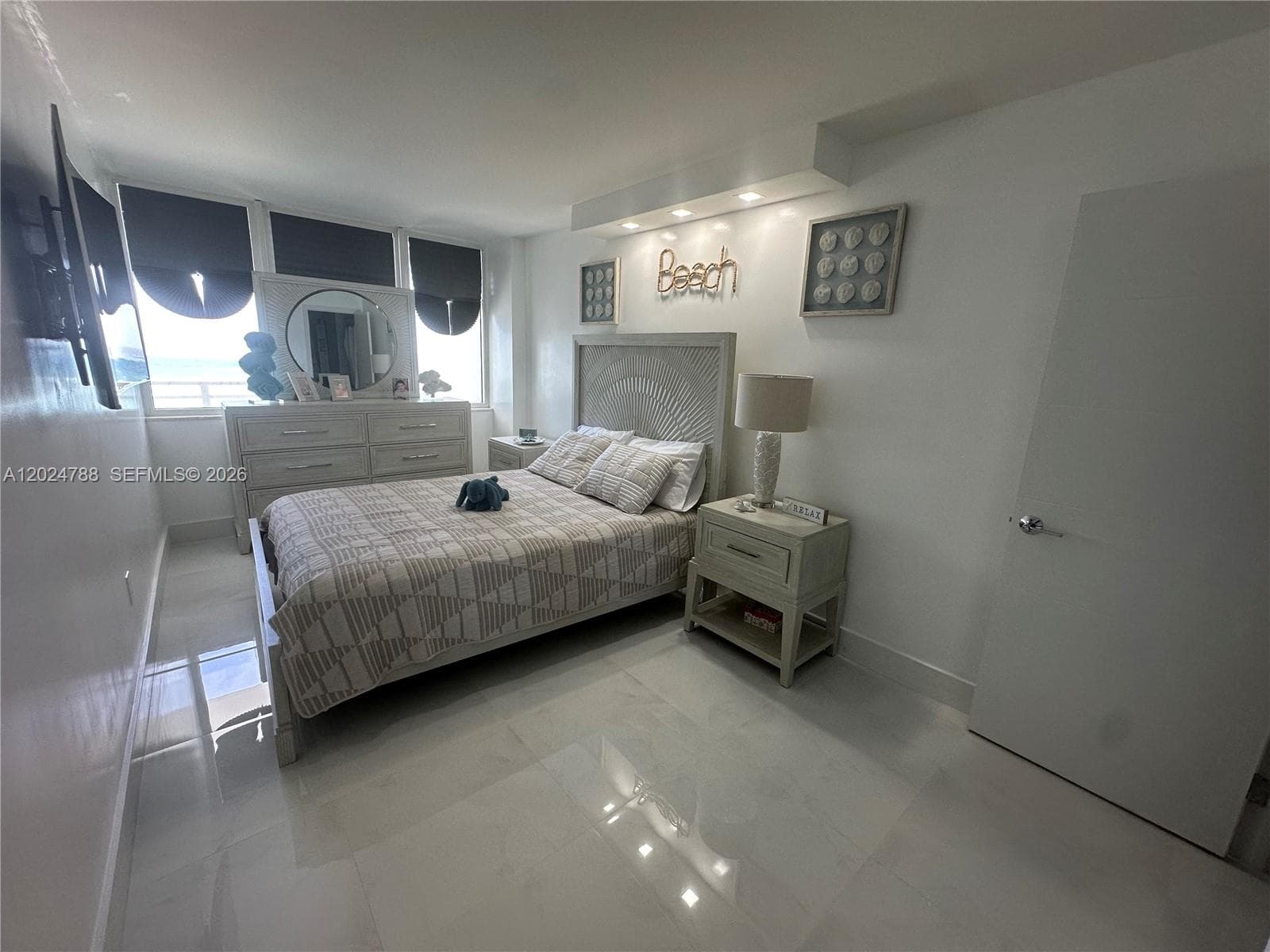 2030 Ocean Dr 916 photo 13