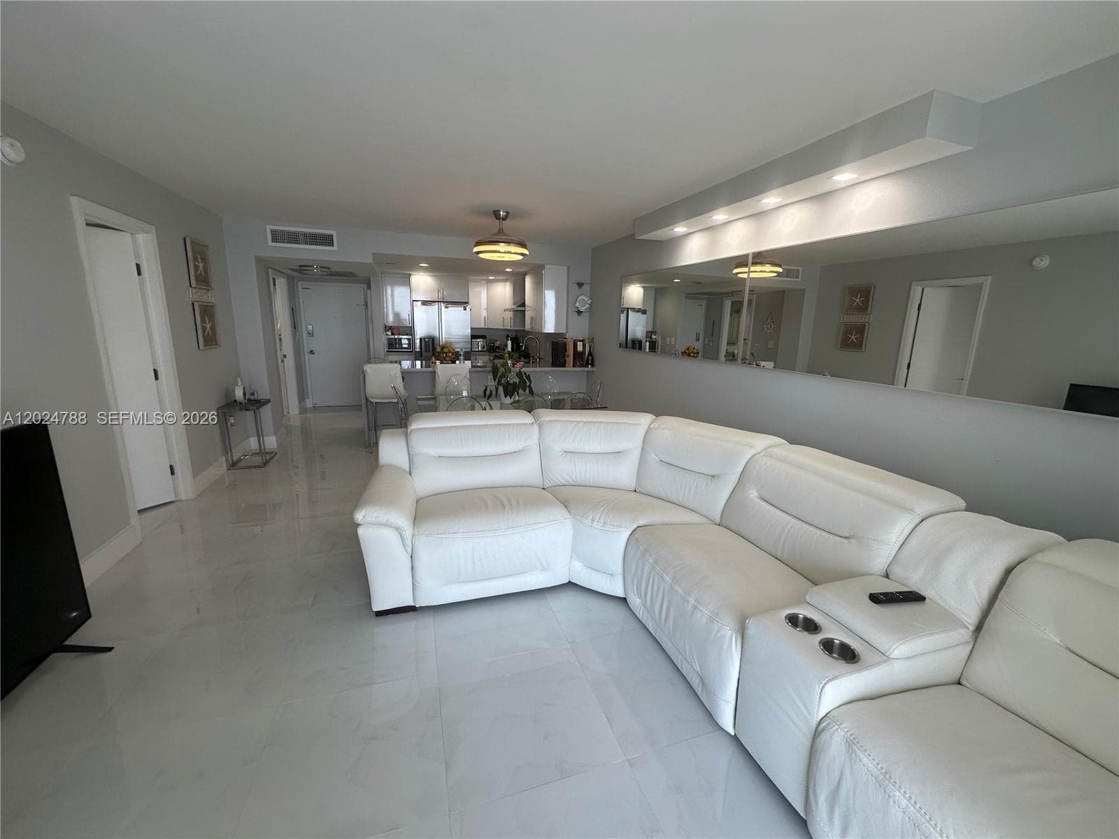 2030 Ocean Dr 916 photo 7