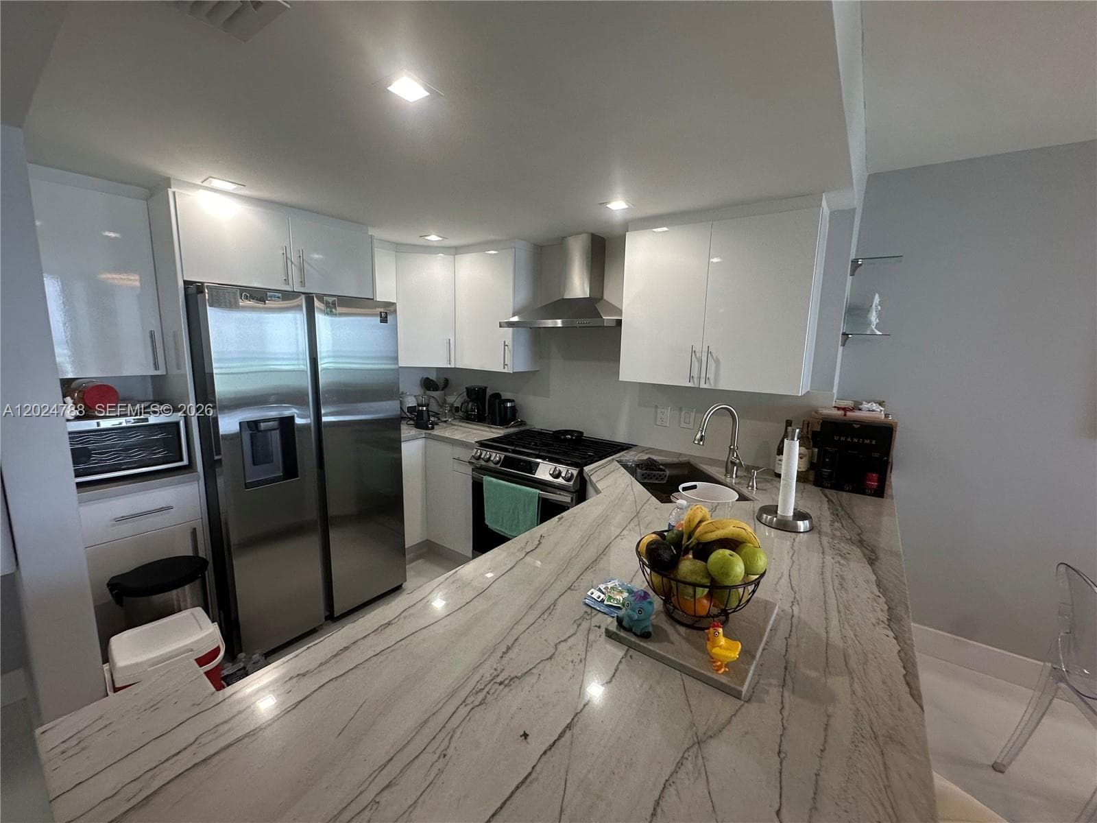 2030 Ocean Dr 916 photo 3