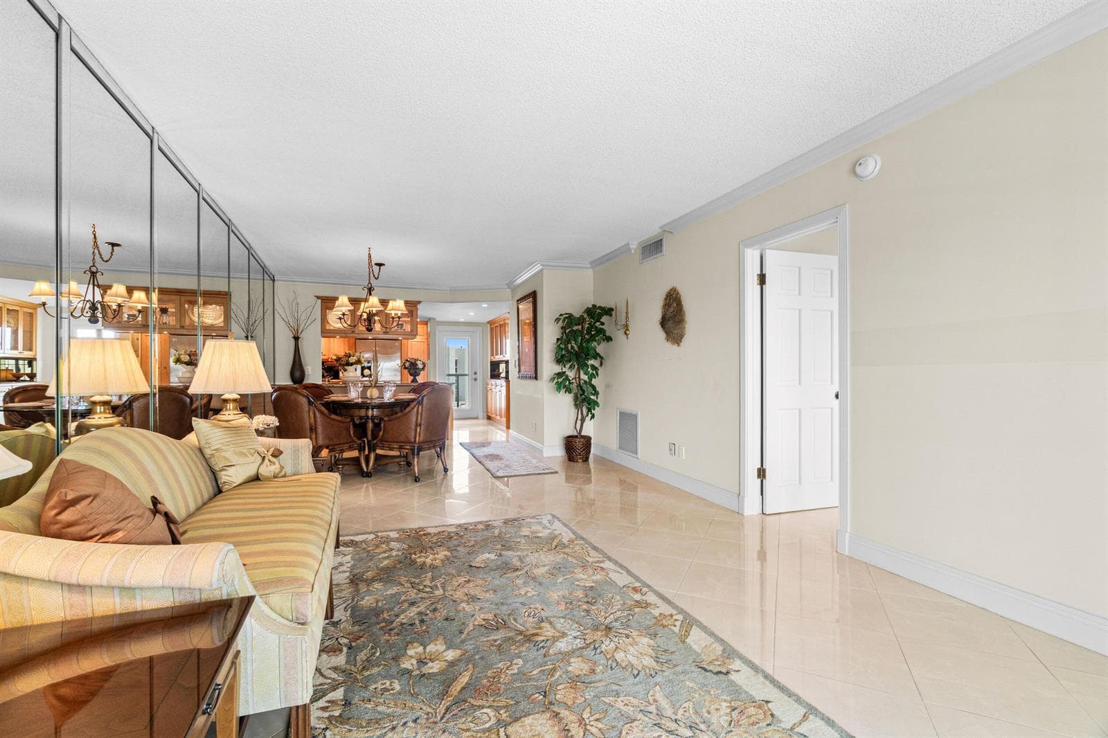 2731 NE 14th Street Causeway 923 photo 17
