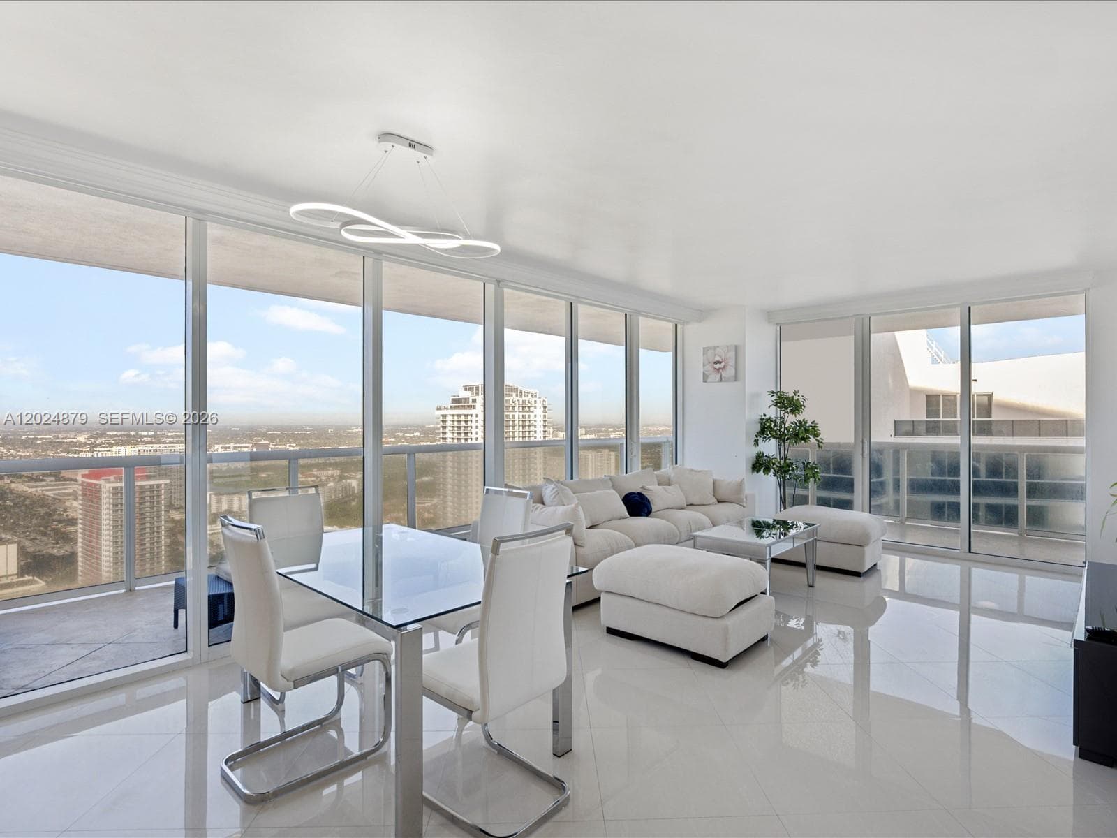 1830 Ocean Dr 4508 photo 3