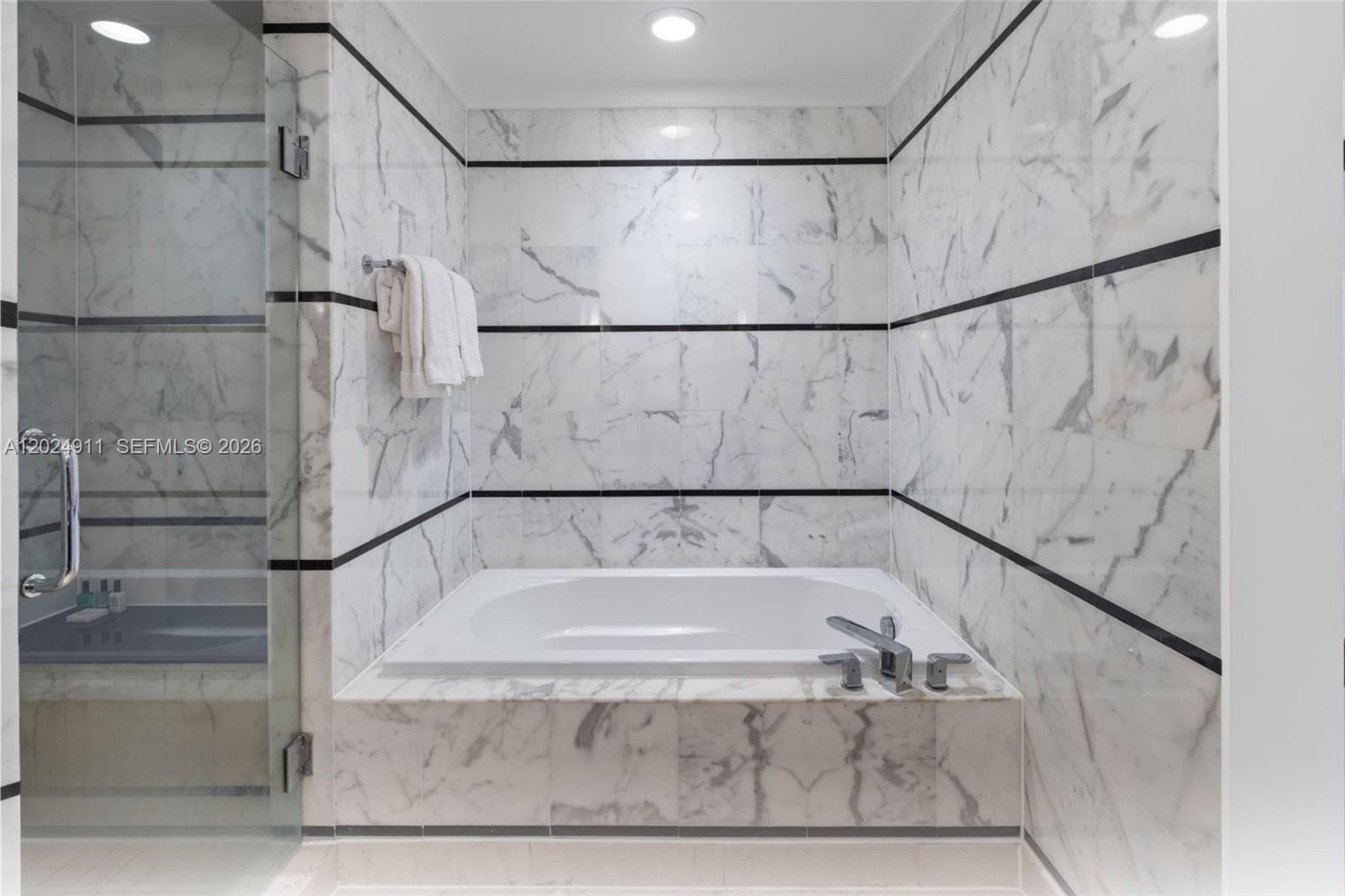 4391 Collins Ave 1002 photo 8