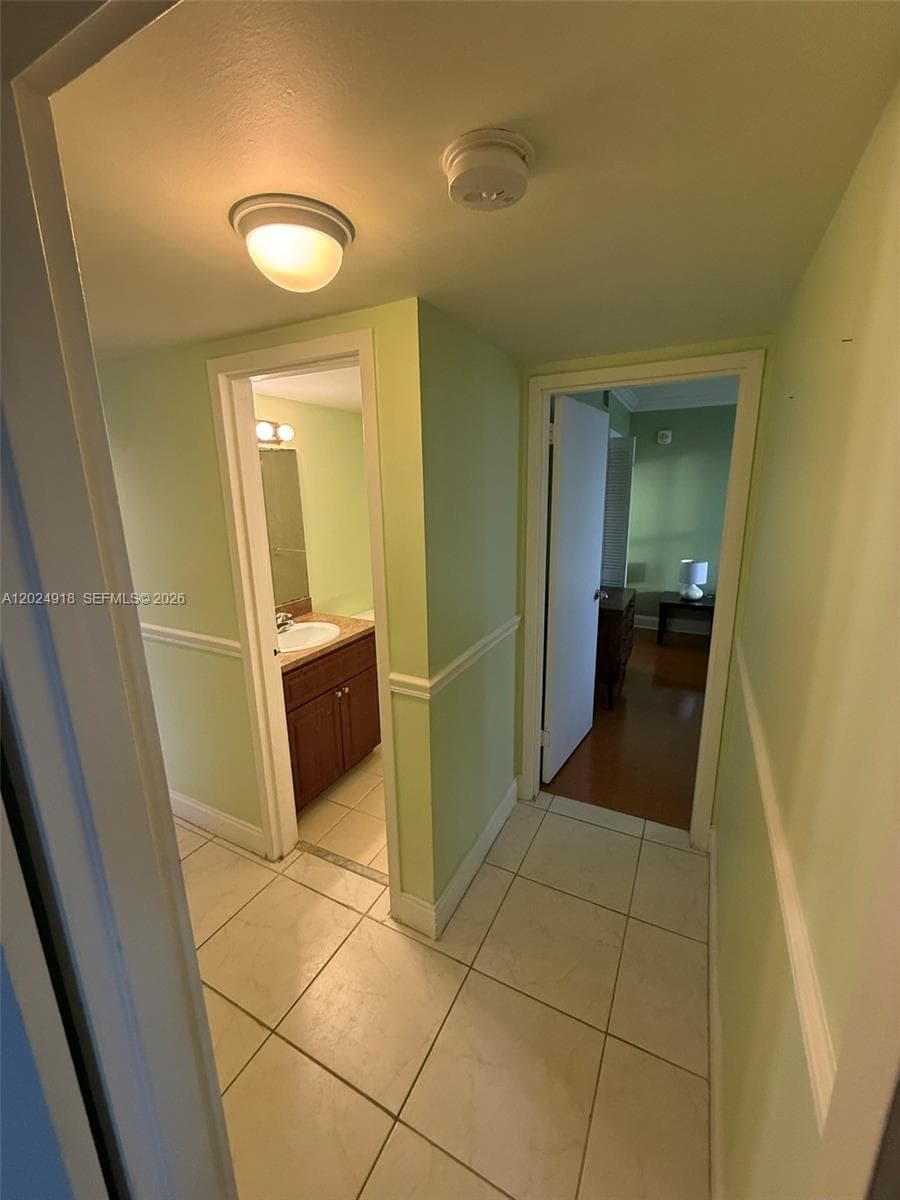 2020 NE 135th St 503 photo 16