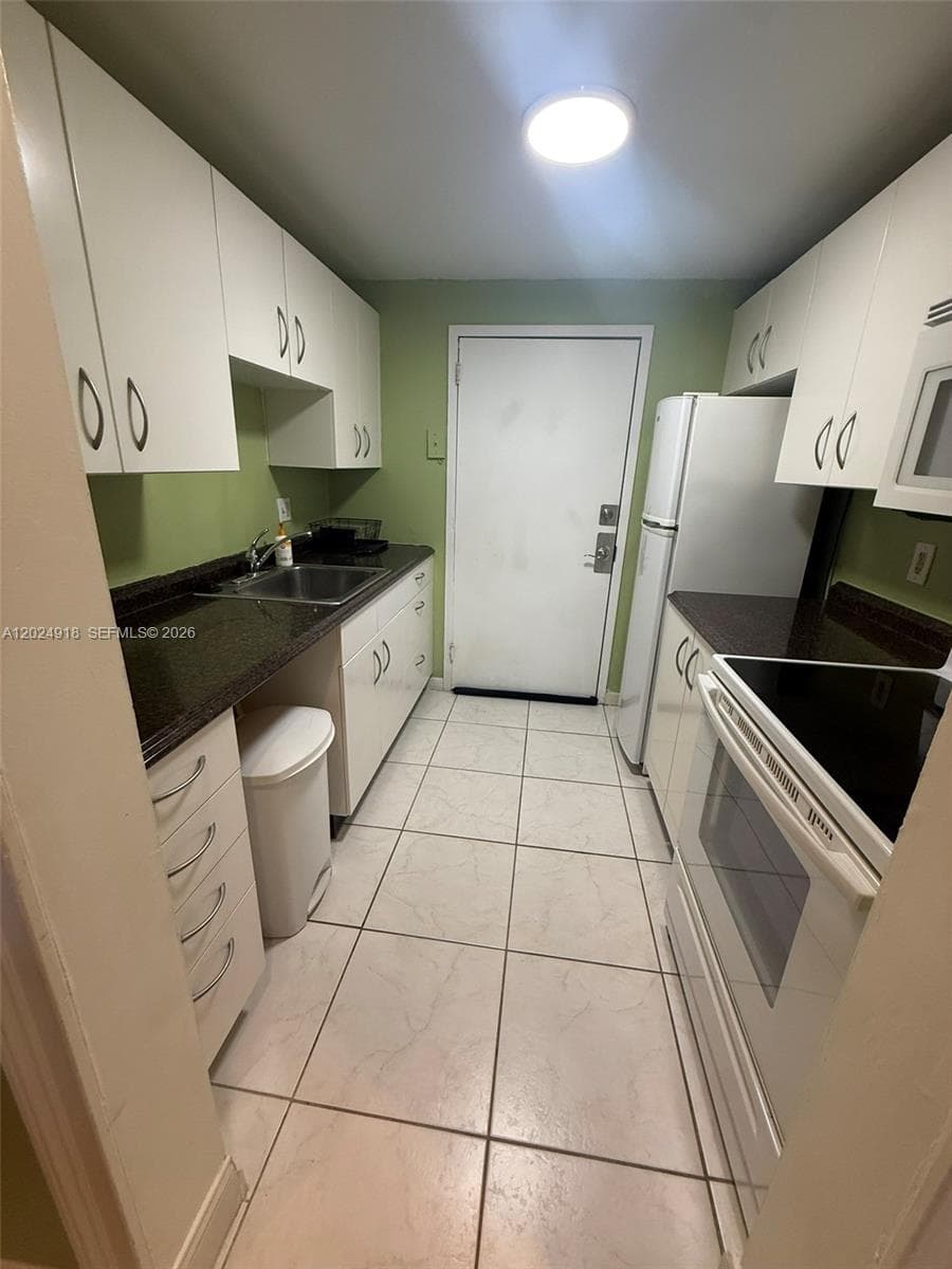 2020 NE 135th St 503 photo 9