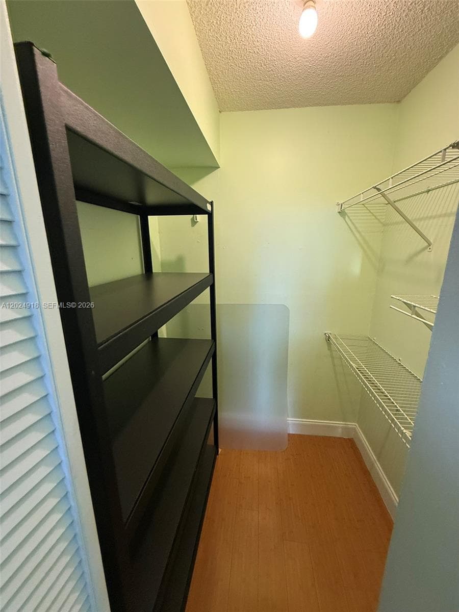 2020 NE 135th St 503 photo 18