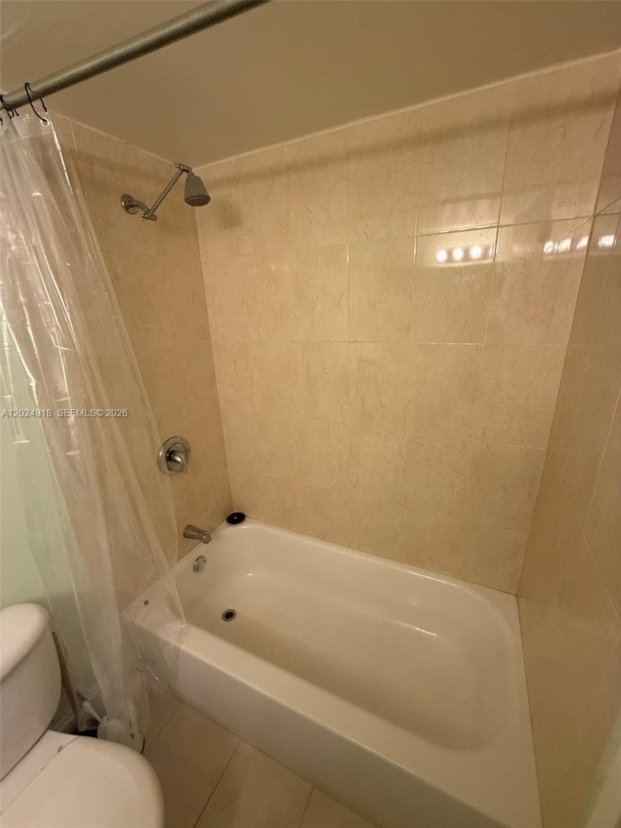 2020 NE 135th St 503 photo 15