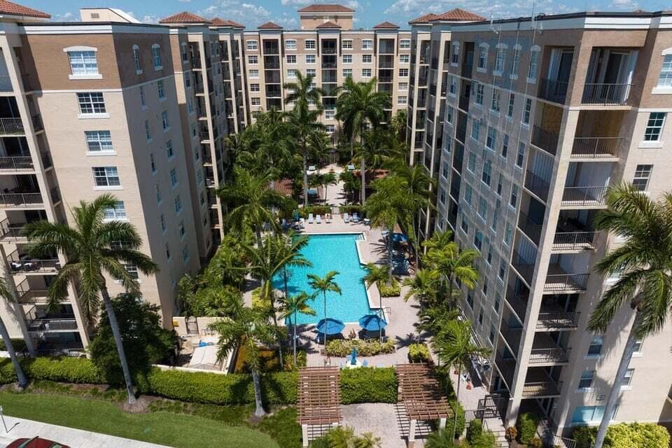 1805 N Flagler Drive 107 photo 3