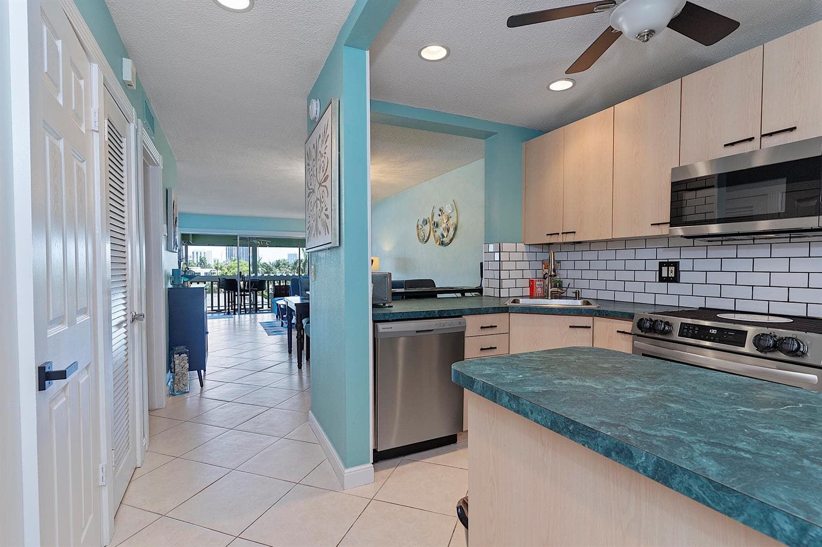 455 Paradise Isle Boulevard 404 photo 17