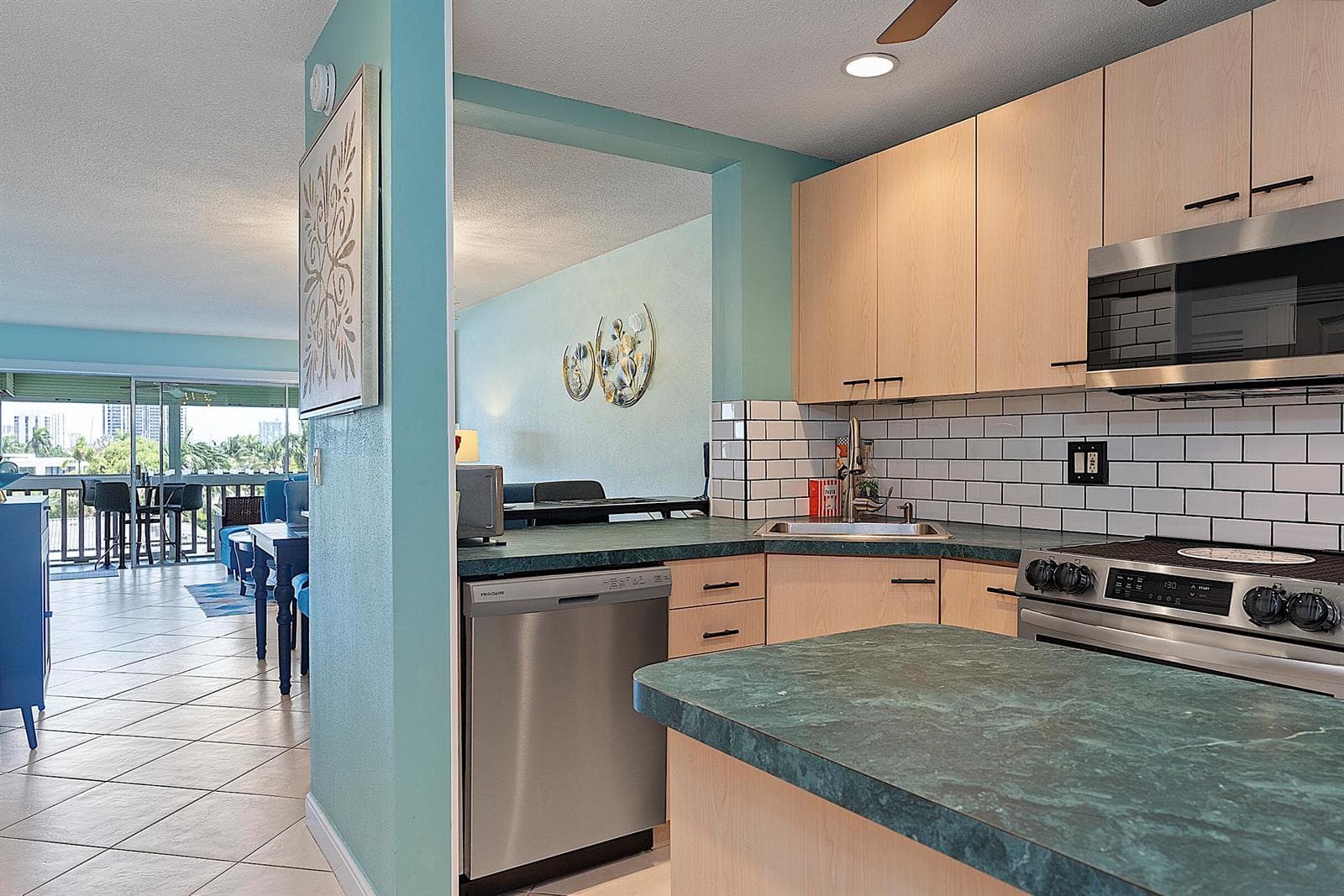 455 Paradise Isle Boulevard 404 photo 16