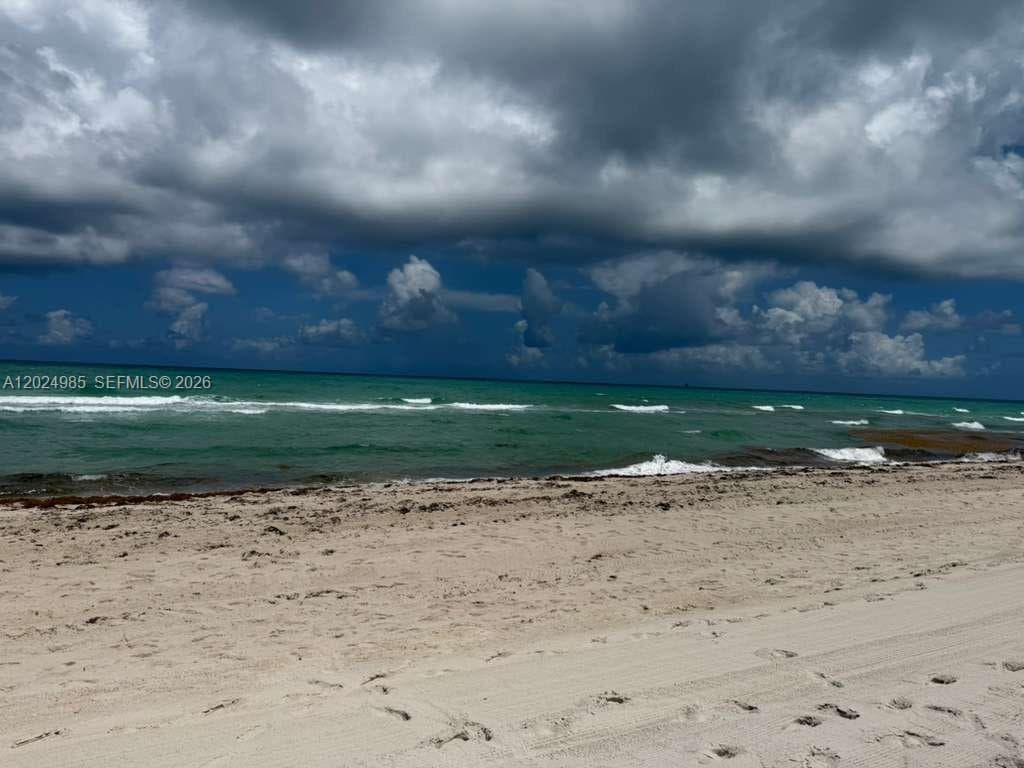 5313 Collins Ave 1109 photo 3