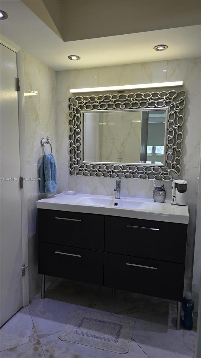 16558 NE 26th Ave 5D photo 23