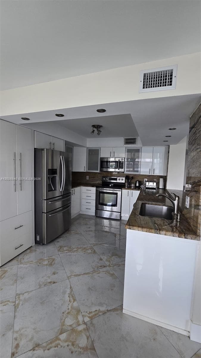 16558 NE 26th Ave 5D photo 14