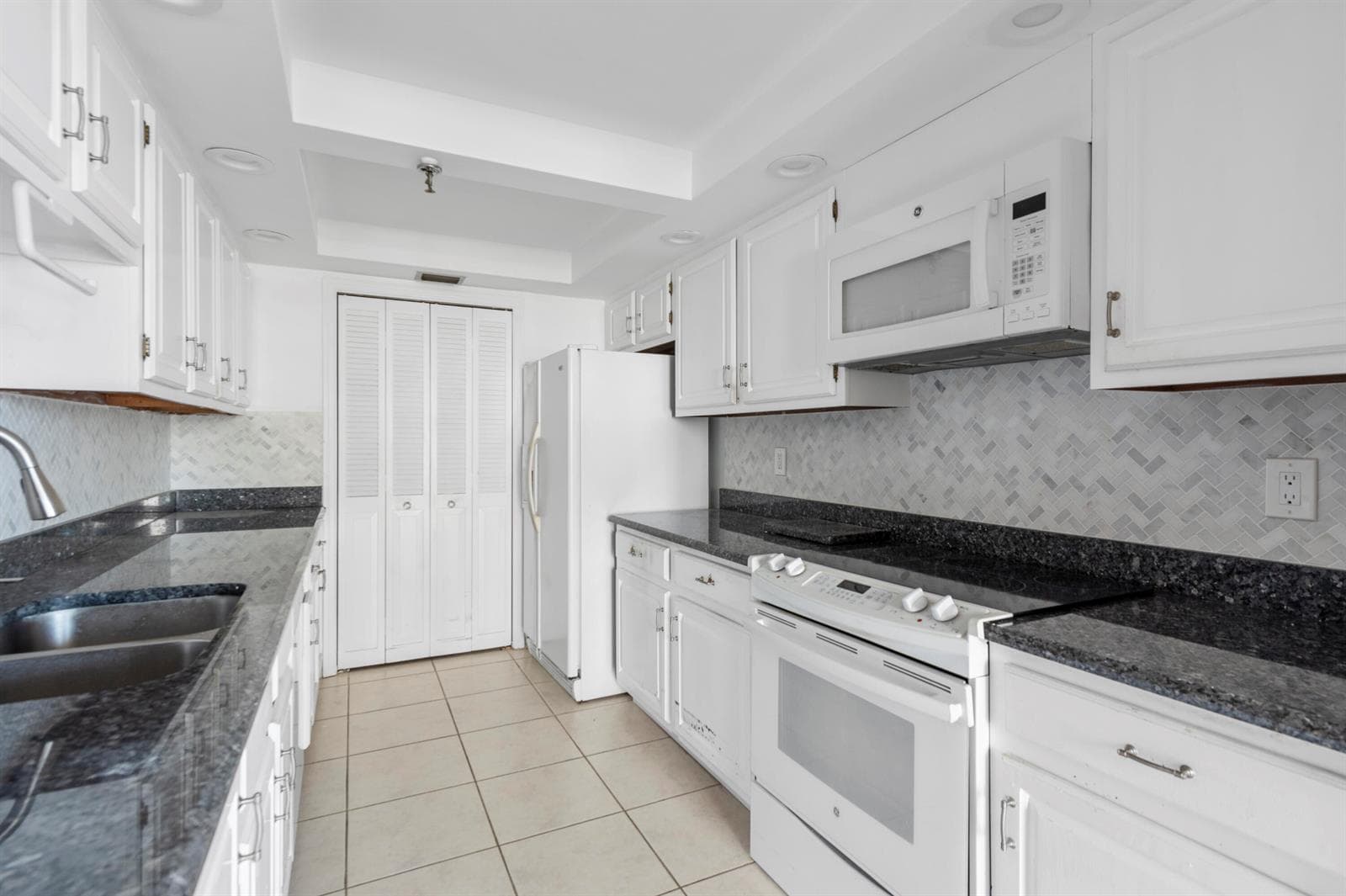 859 Jeffery Street 312 photo 2