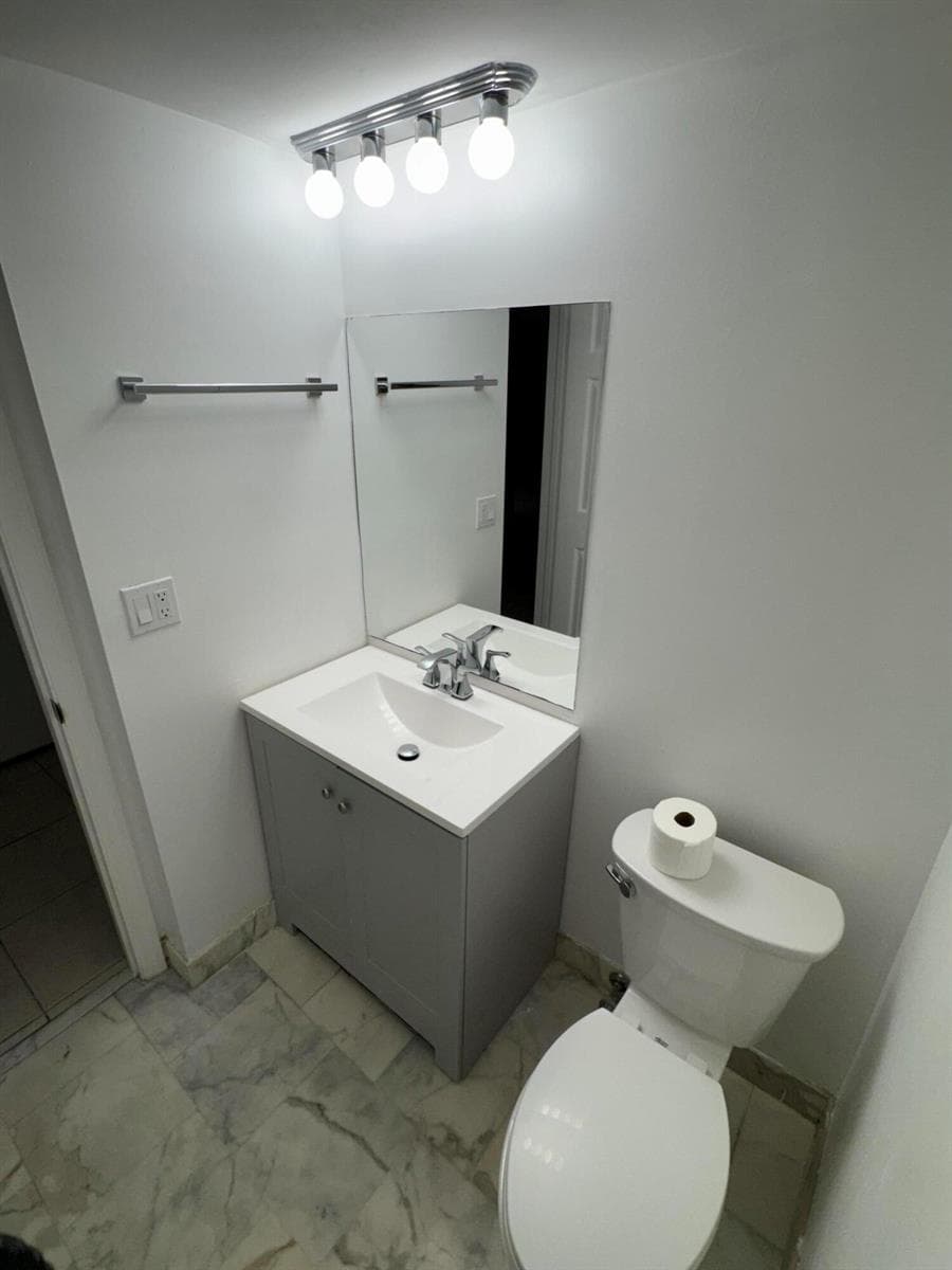 859 Jeffery Street 312 photo 7