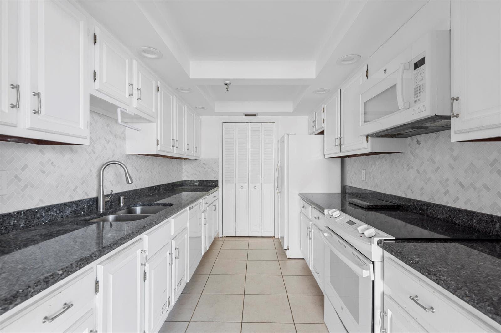 859 Jeffery Street 312 photo 1