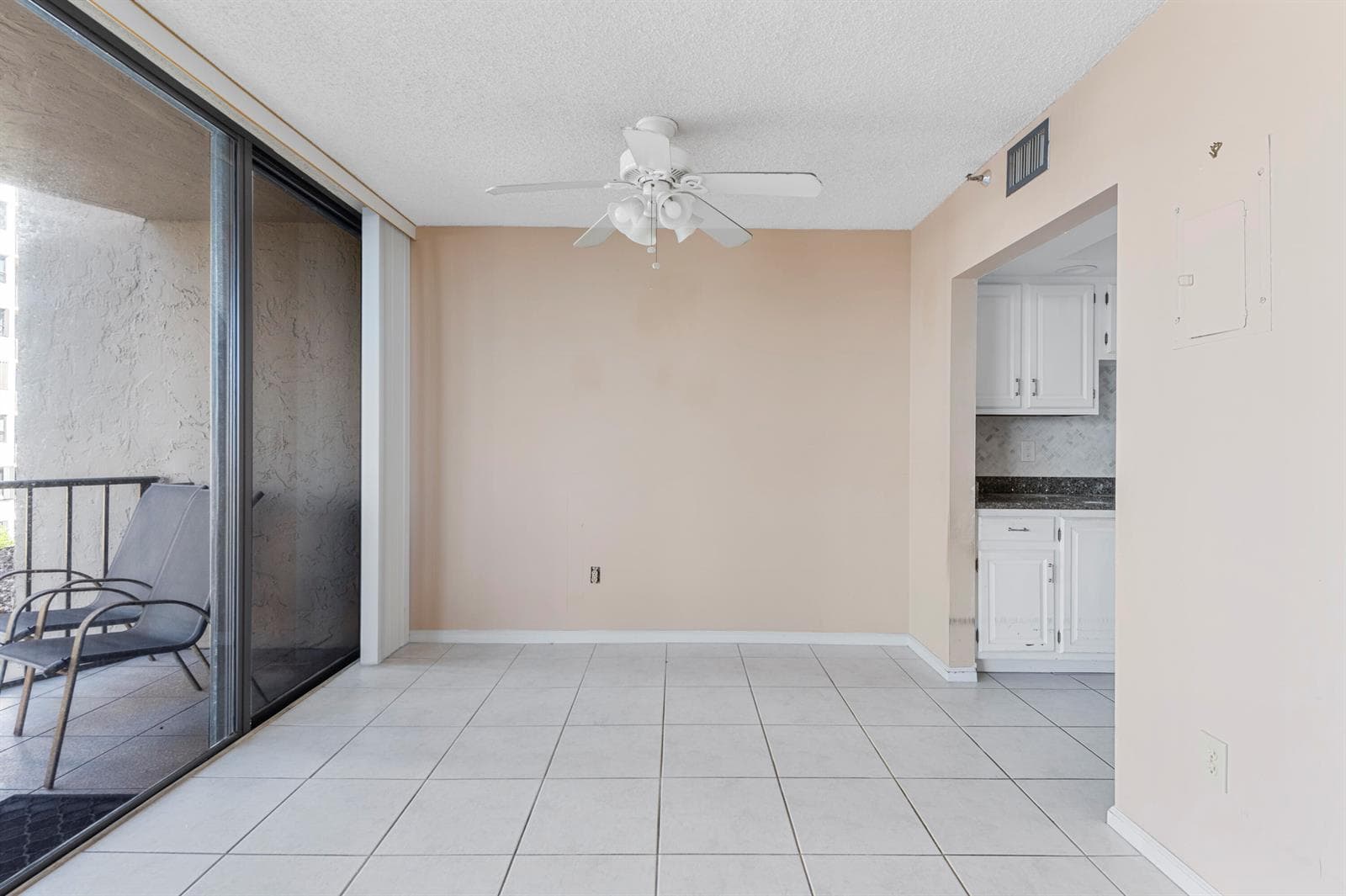 859 Jeffery Street 312 photo 5