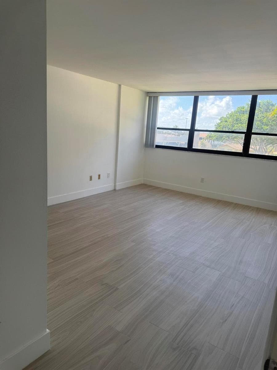 859 Jeffery Street 312 photo 18